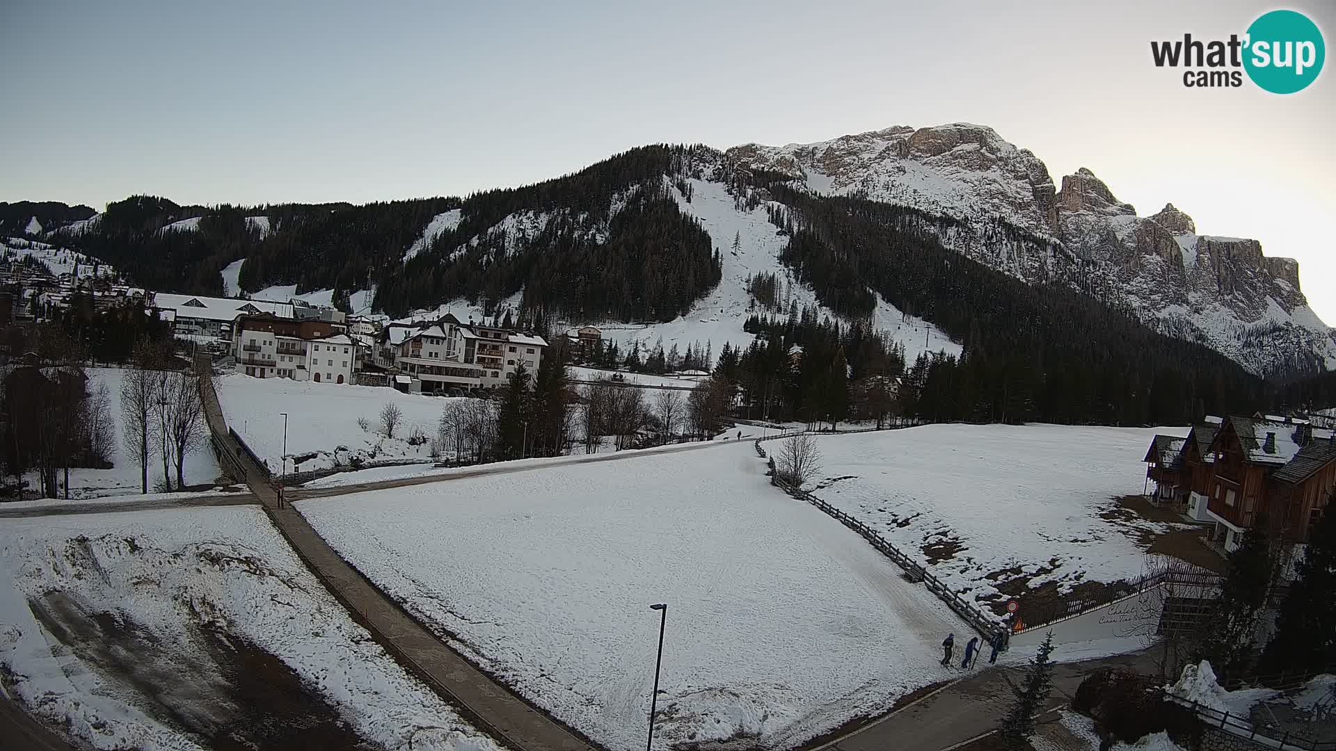 Kamera Corvara: Izjemen pogled na vrhove gorovja Sella v Dolomitih