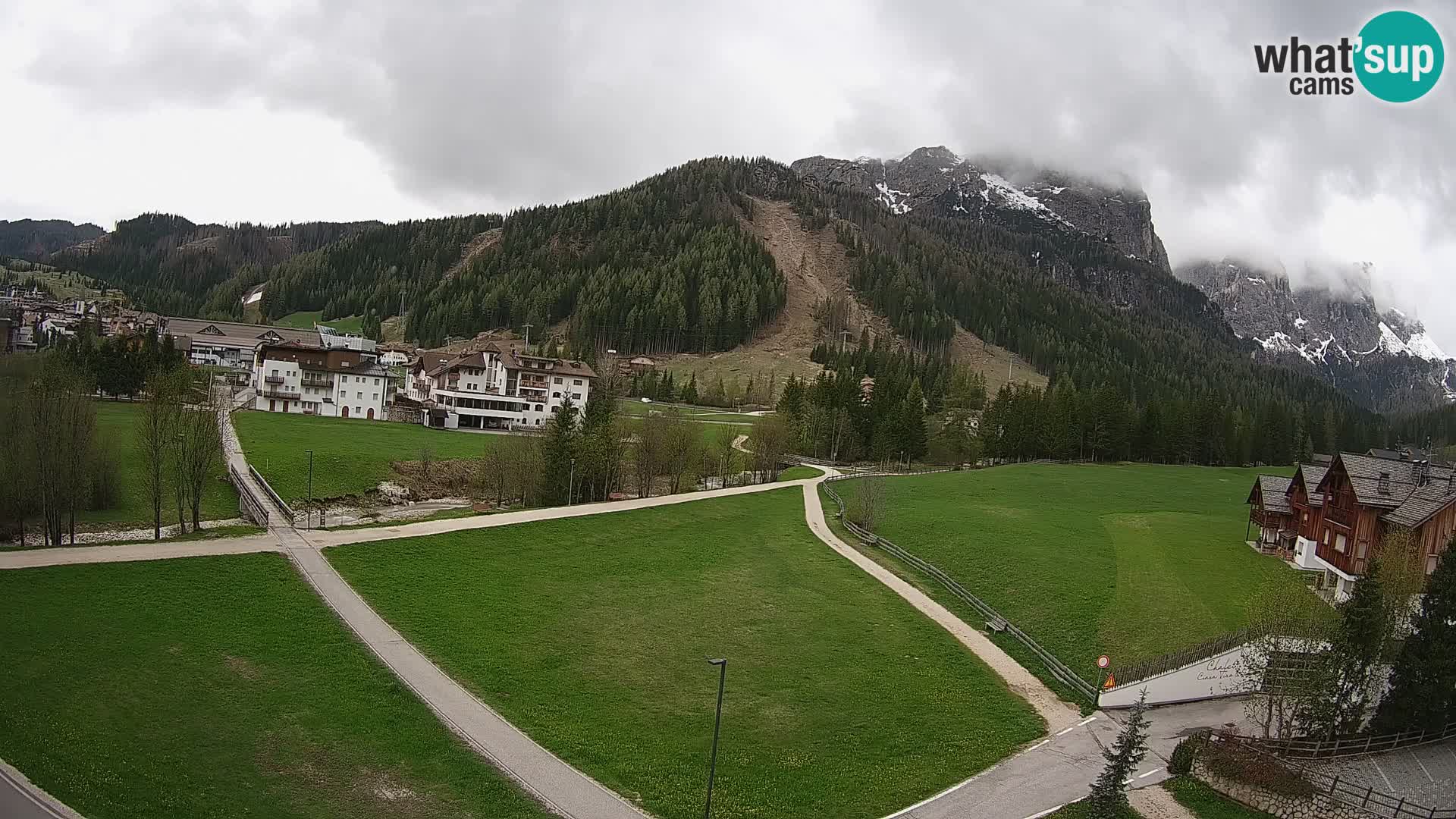 Kamera Corvara: Izjemen pogled na vrhove gorovja Sella v Dolomitih