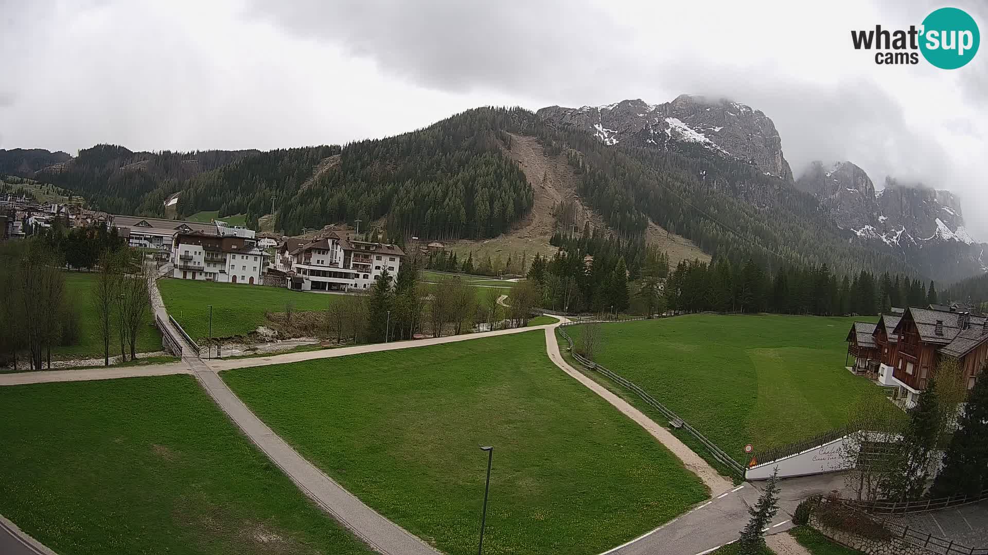 Kamera Corvara: Izjemen pogled na vrhove gorovja Sella v Dolomitih