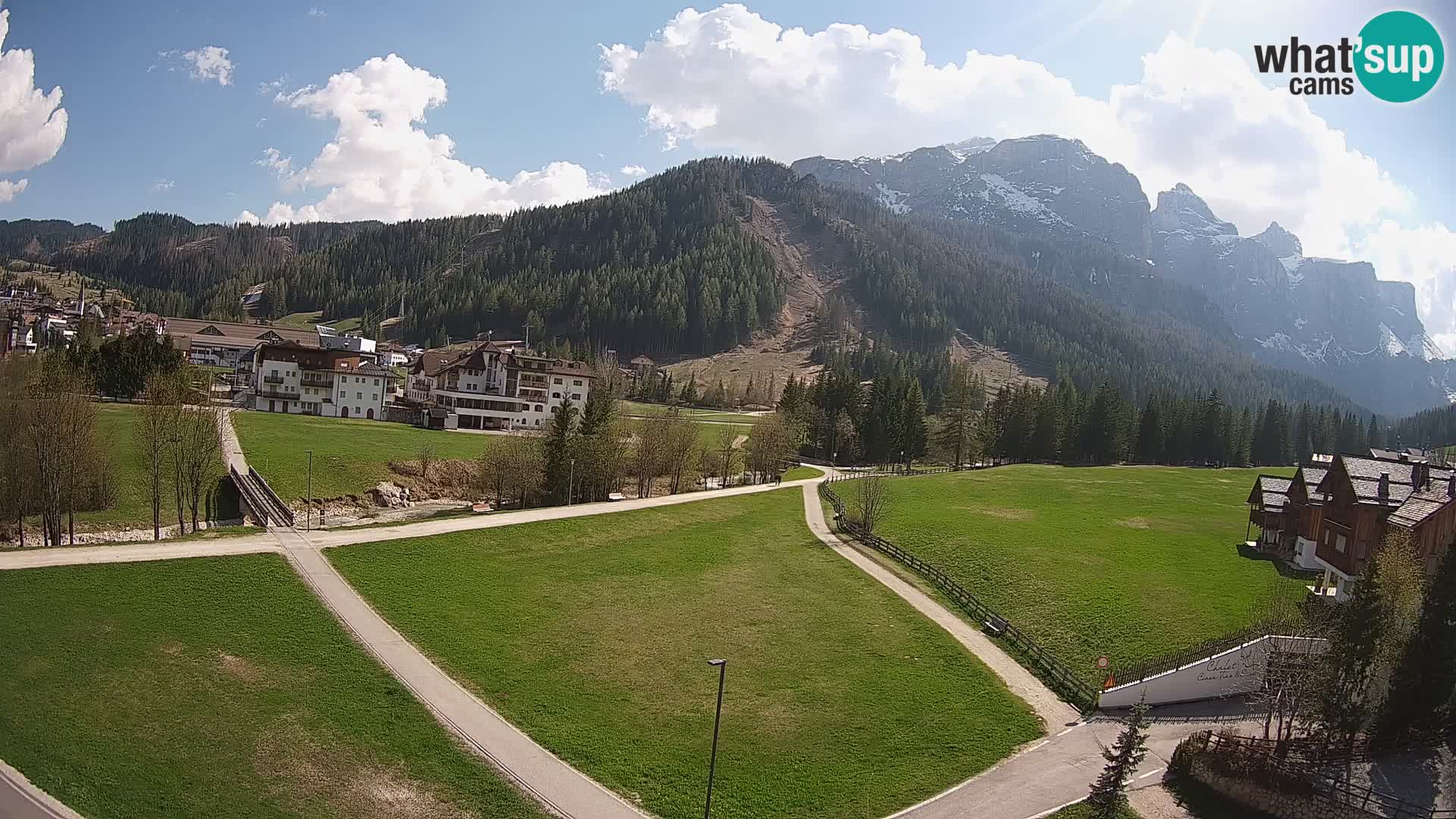 Kamera Corvara: Izjemen pogled na vrhove gorovja Sella v Dolomitih
