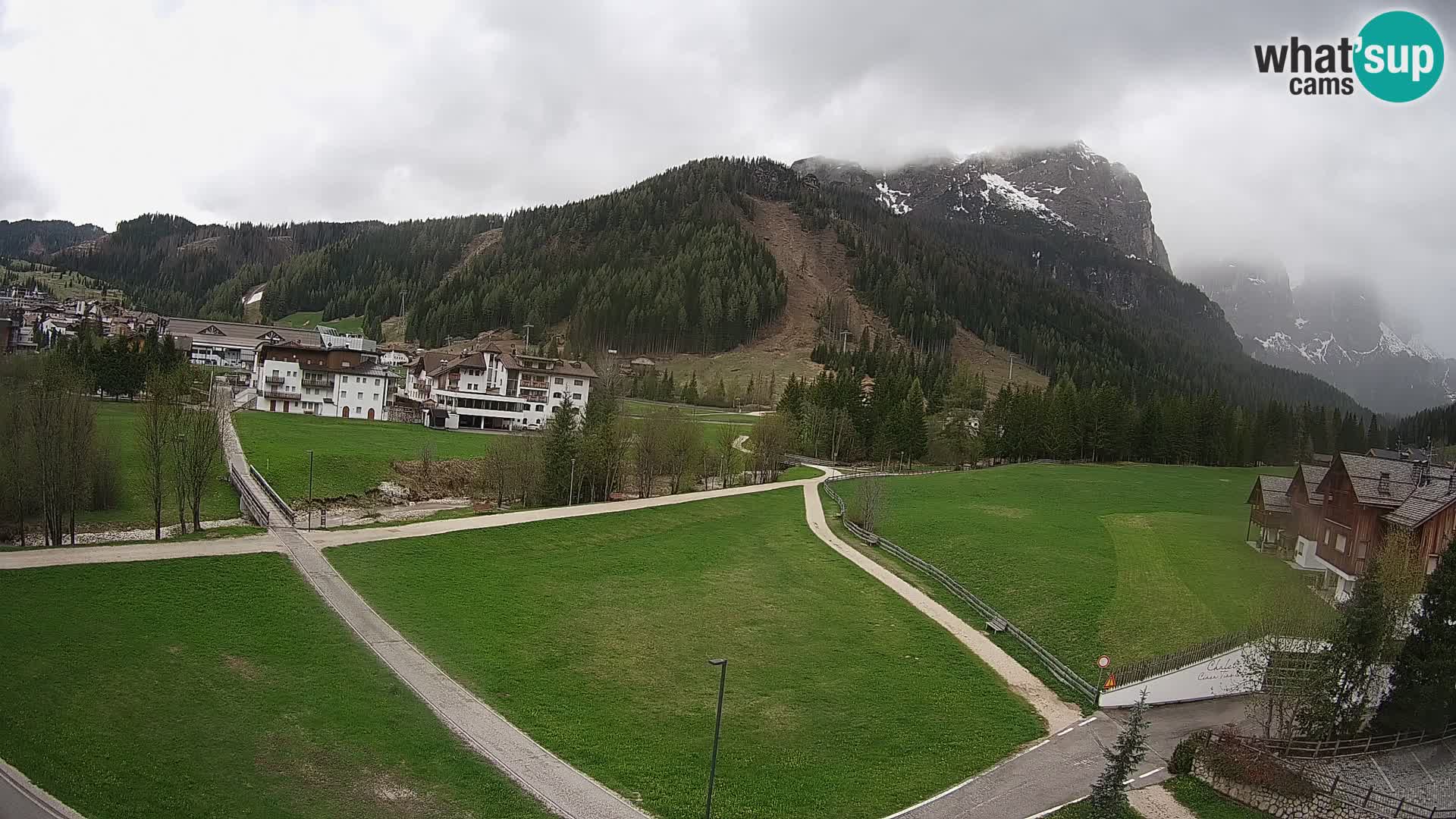 Kamera Corvara: Izjemen pogled na vrhove gorovja Sella v Dolomitih