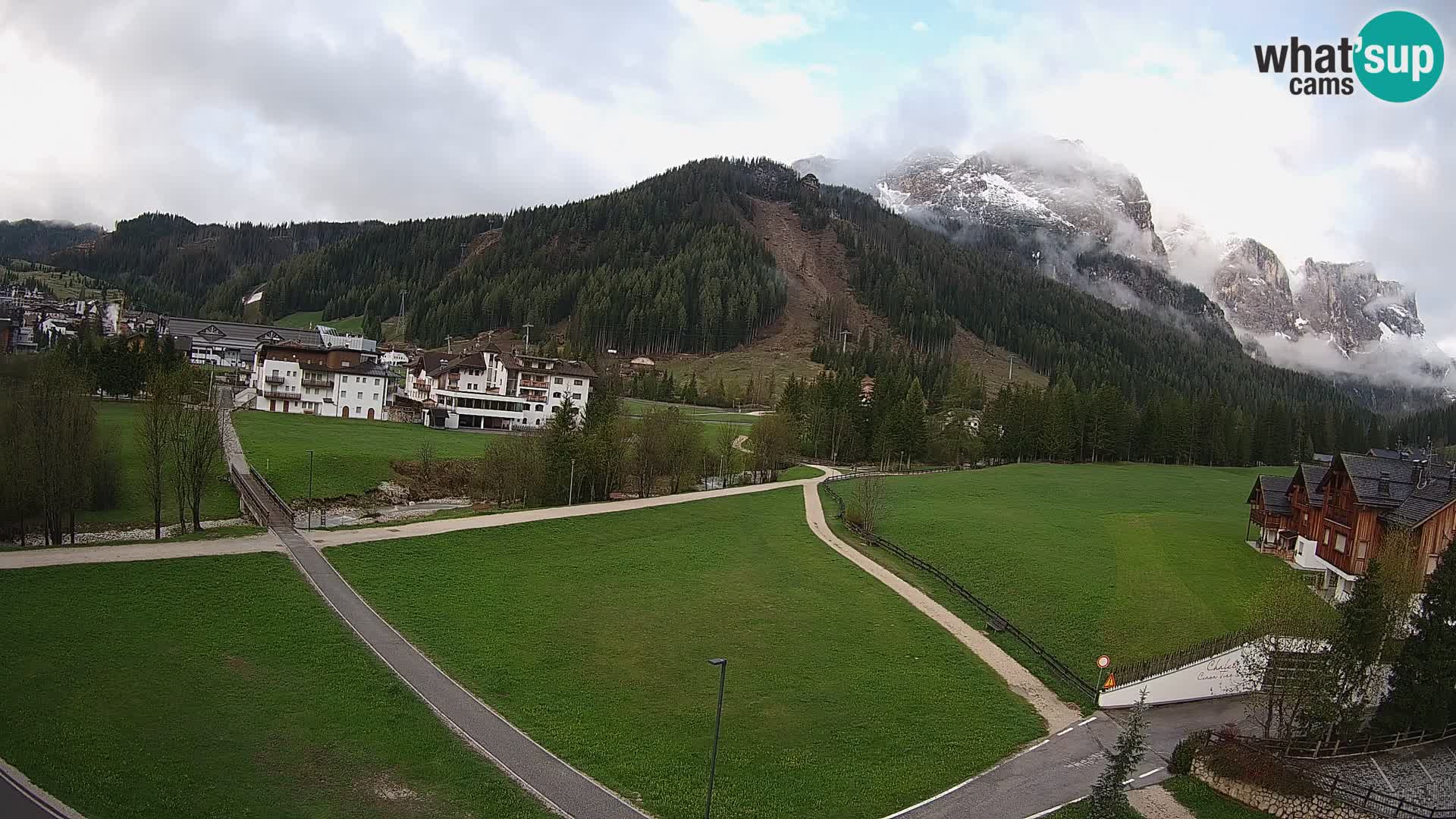 Kamera Corvara: Izjemen pogled na vrhove gorovja Sella v Dolomitih