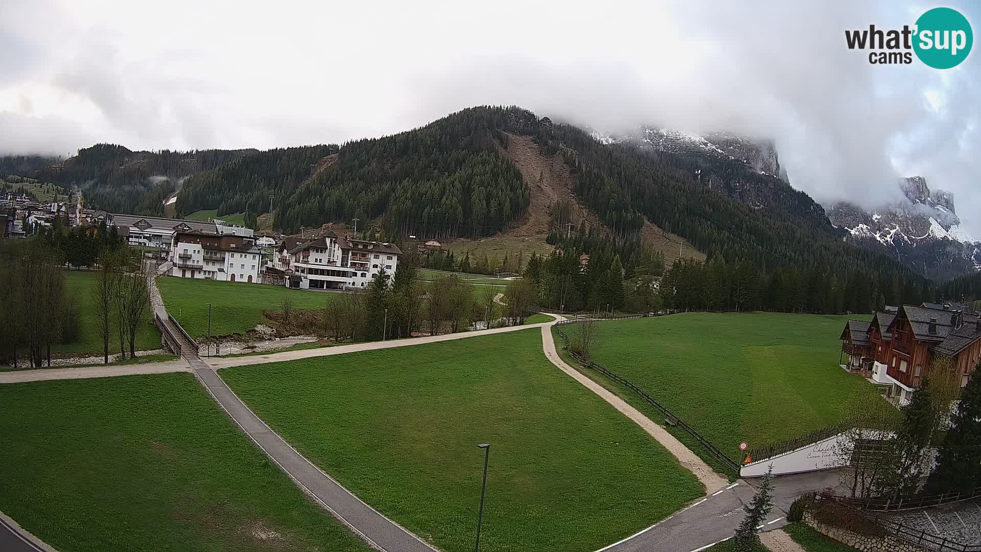 Kamera Corvara: Izjemen pogled na vrhove gorovja Sella v Dolomitih