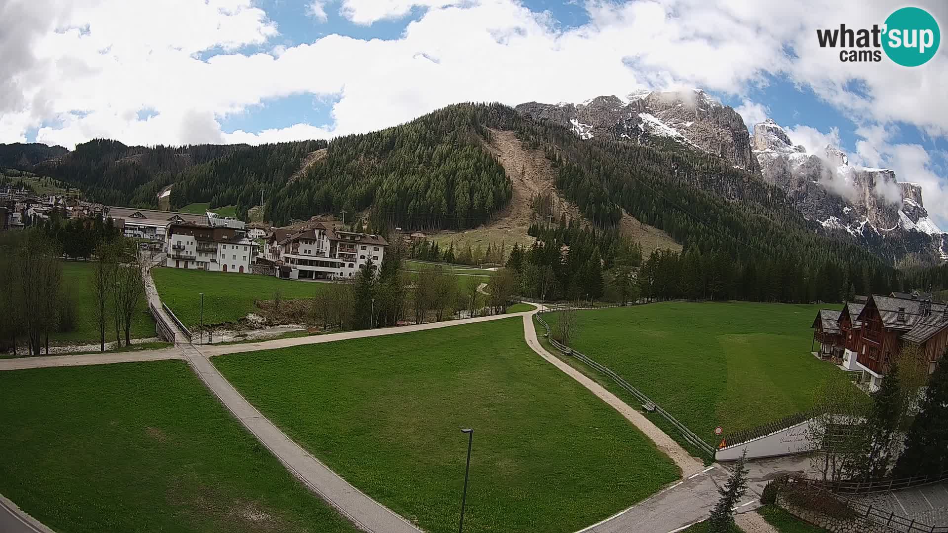 Kamera Corvara: Izjemen pogled na vrhove gorovja Sella v Dolomitih