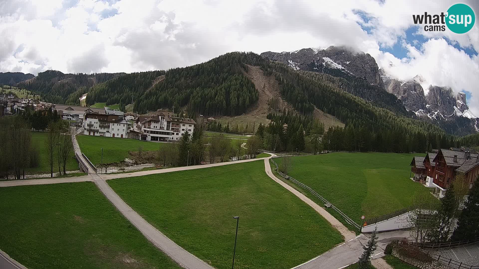Kamera Corvara: Izjemen pogled na vrhove gorovja Sella v Dolomitih