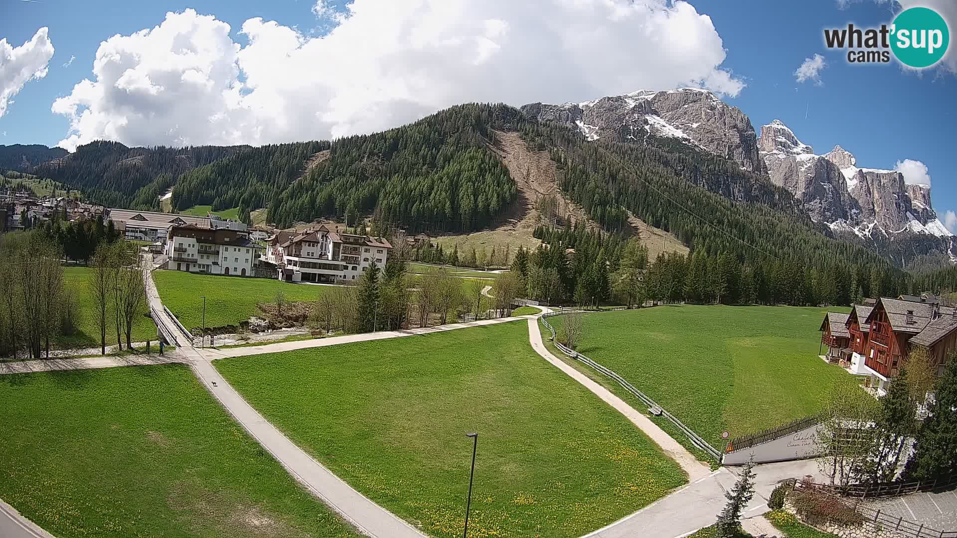 Kamera Corvara: Izjemen pogled na vrhove gorovja Sella v Dolomitih