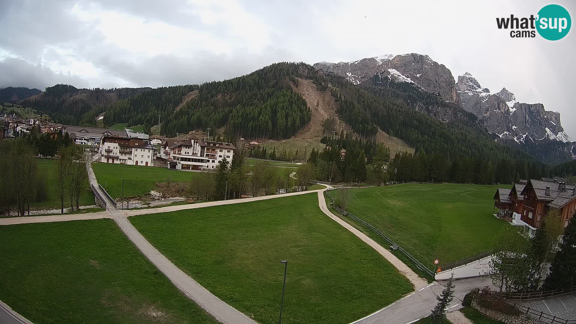 Kamera Corvara: Izjemen pogled na vrhove gorovja Sella v Dolomitih