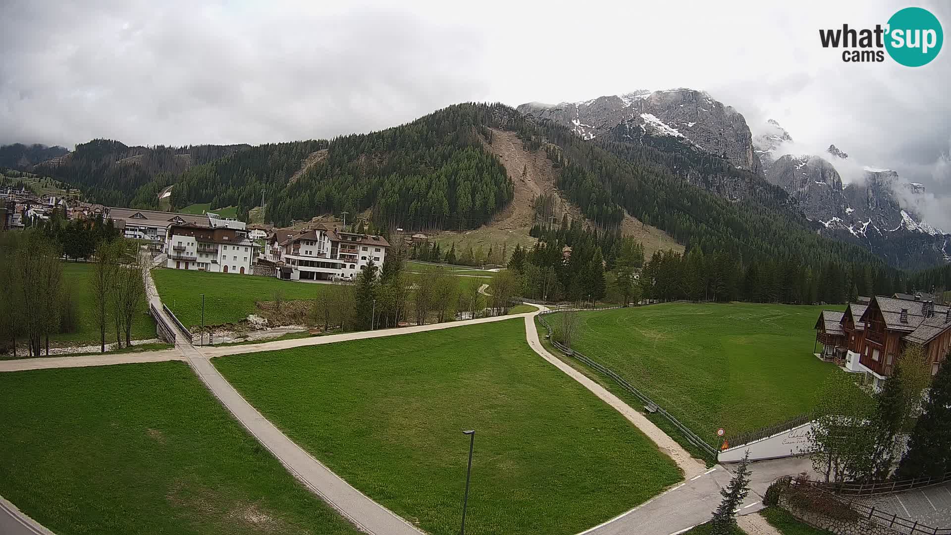Kamera Corvara: Izjemen pogled na vrhove gorovja Sella v Dolomitih