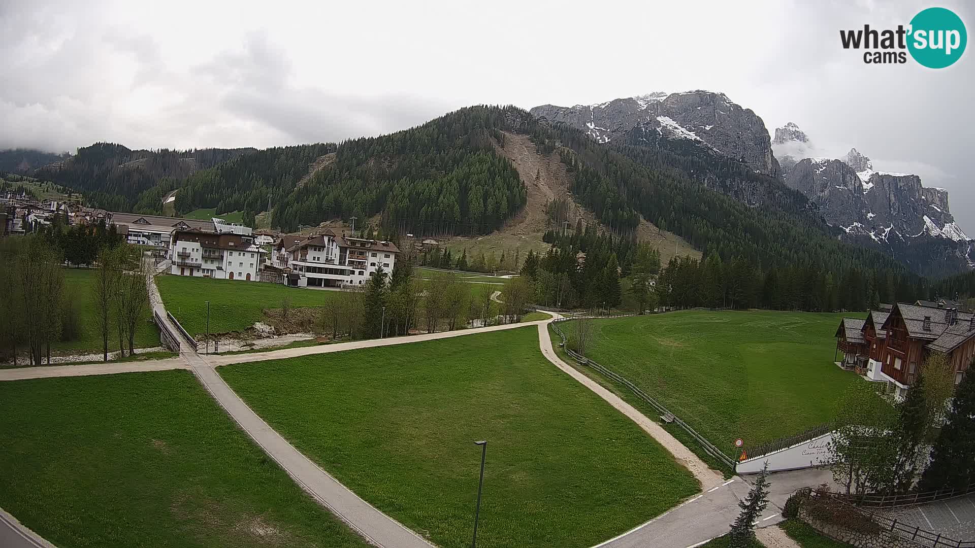 Kamera Corvara: Izjemen pogled na vrhove gorovja Sella v Dolomitih