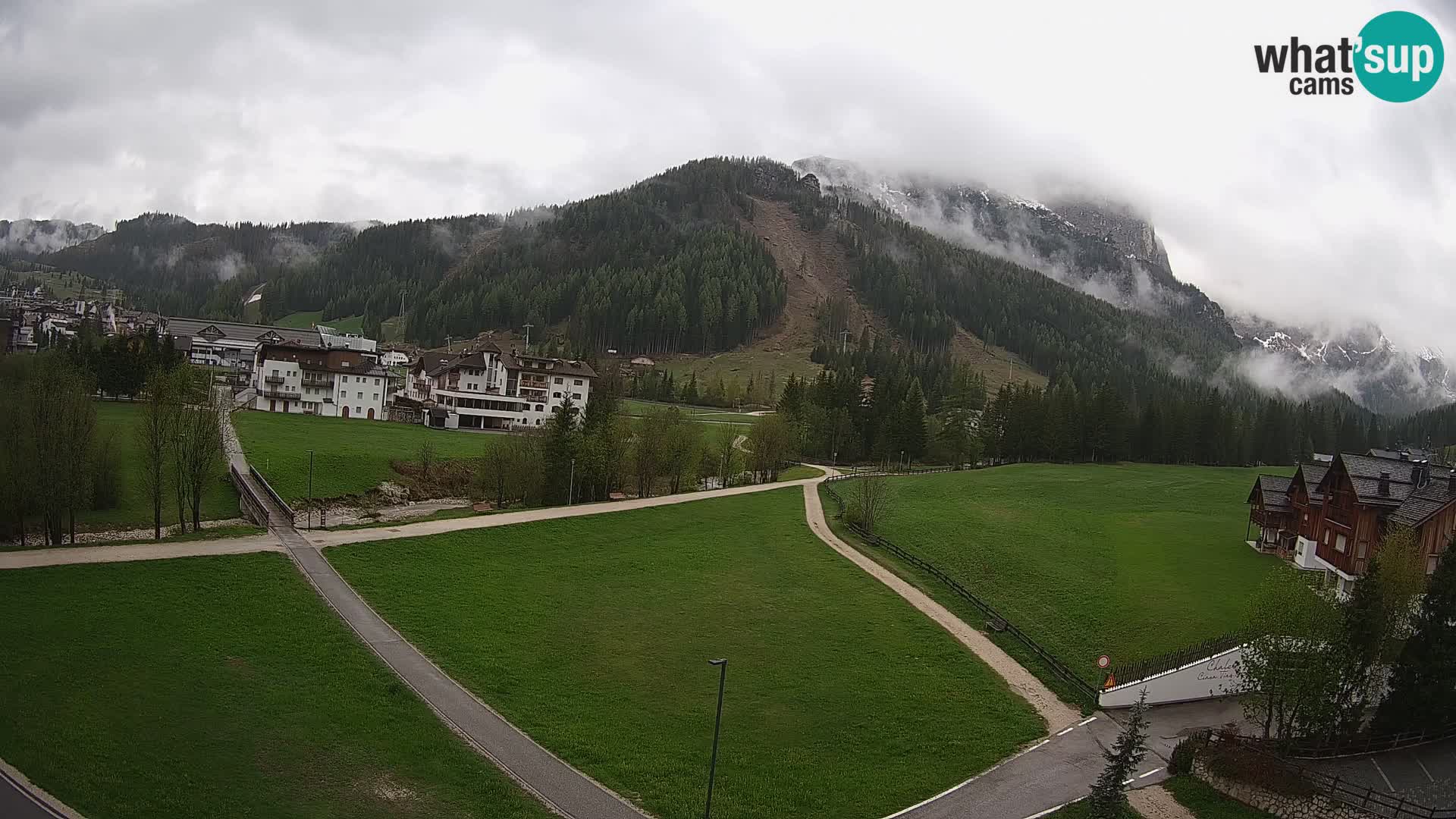 Kamera Corvara: Izjemen pogled na vrhove gorovja Sella v Dolomitih