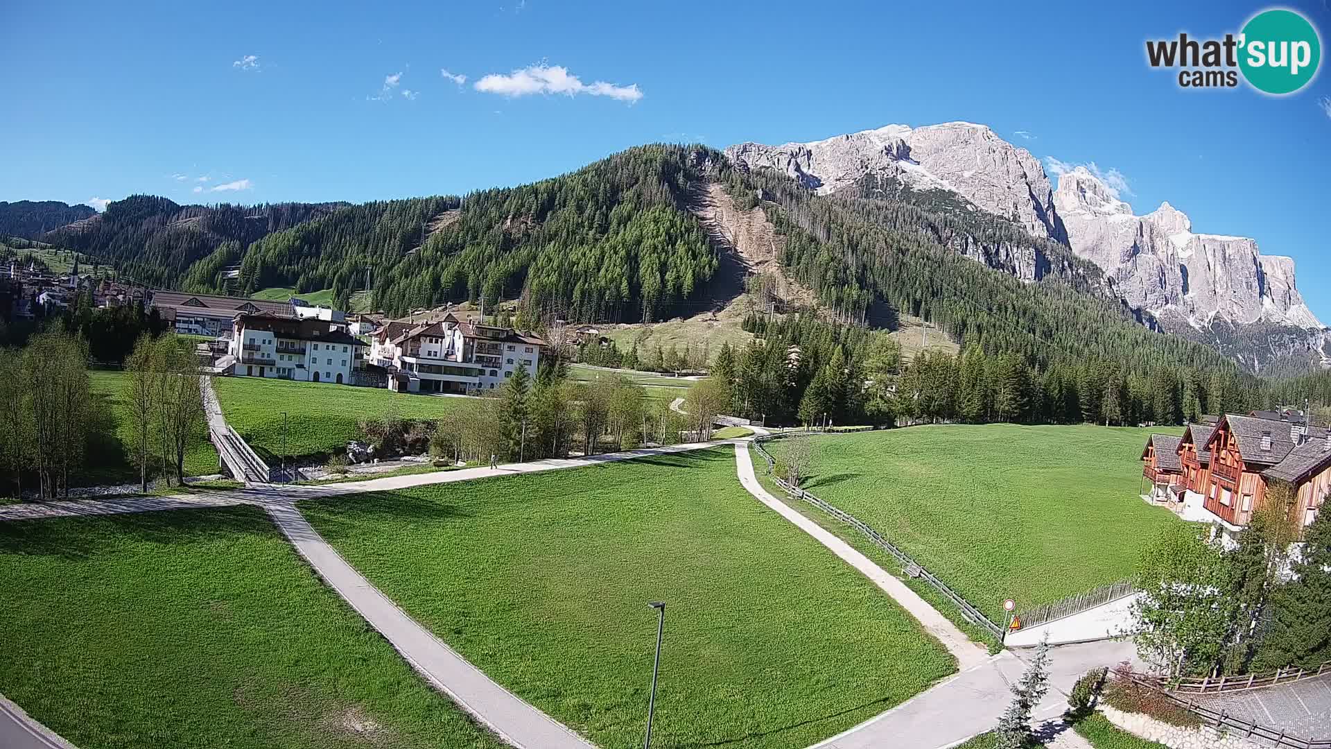 Kamera Corvara: Izjemen pogled na vrhove gorovja Sella v Dolomitih
