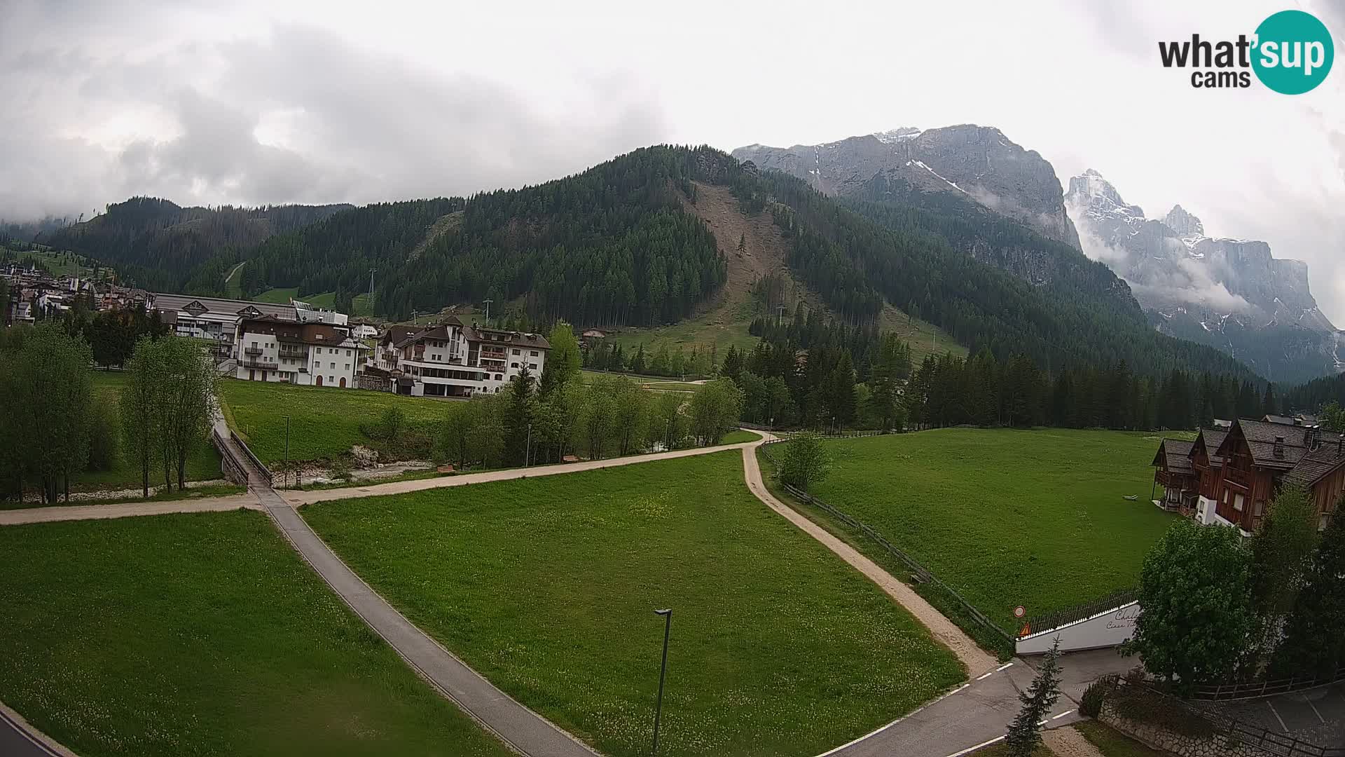 Kamera Corvara: Izjemen pogled na vrhove gorovja Sella v Dolomitih