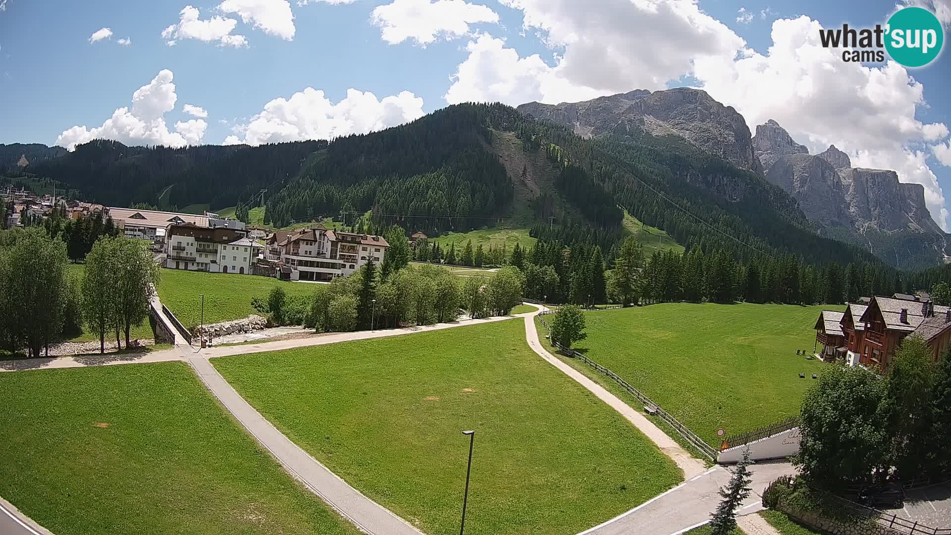 Kamera Corvara: Izjemen pogled na vrhove gorovja Sella v Dolomitih