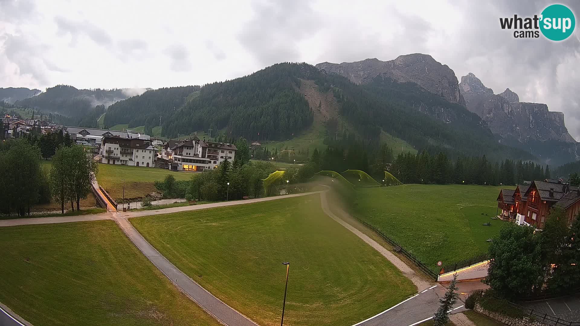 Kamera Corvara: Izjemen pogled na vrhove gorovja Sella v Dolomitih
