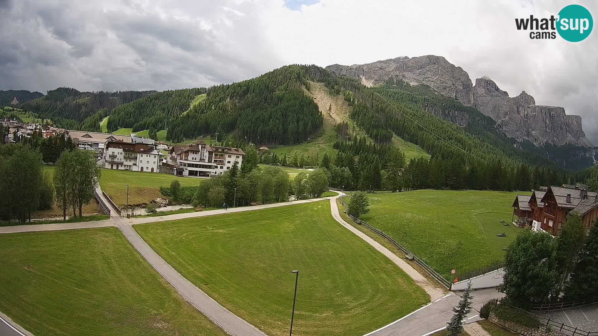 Kamera Corvara: Izjemen pogled na vrhove gorovja Sella v Dolomitih