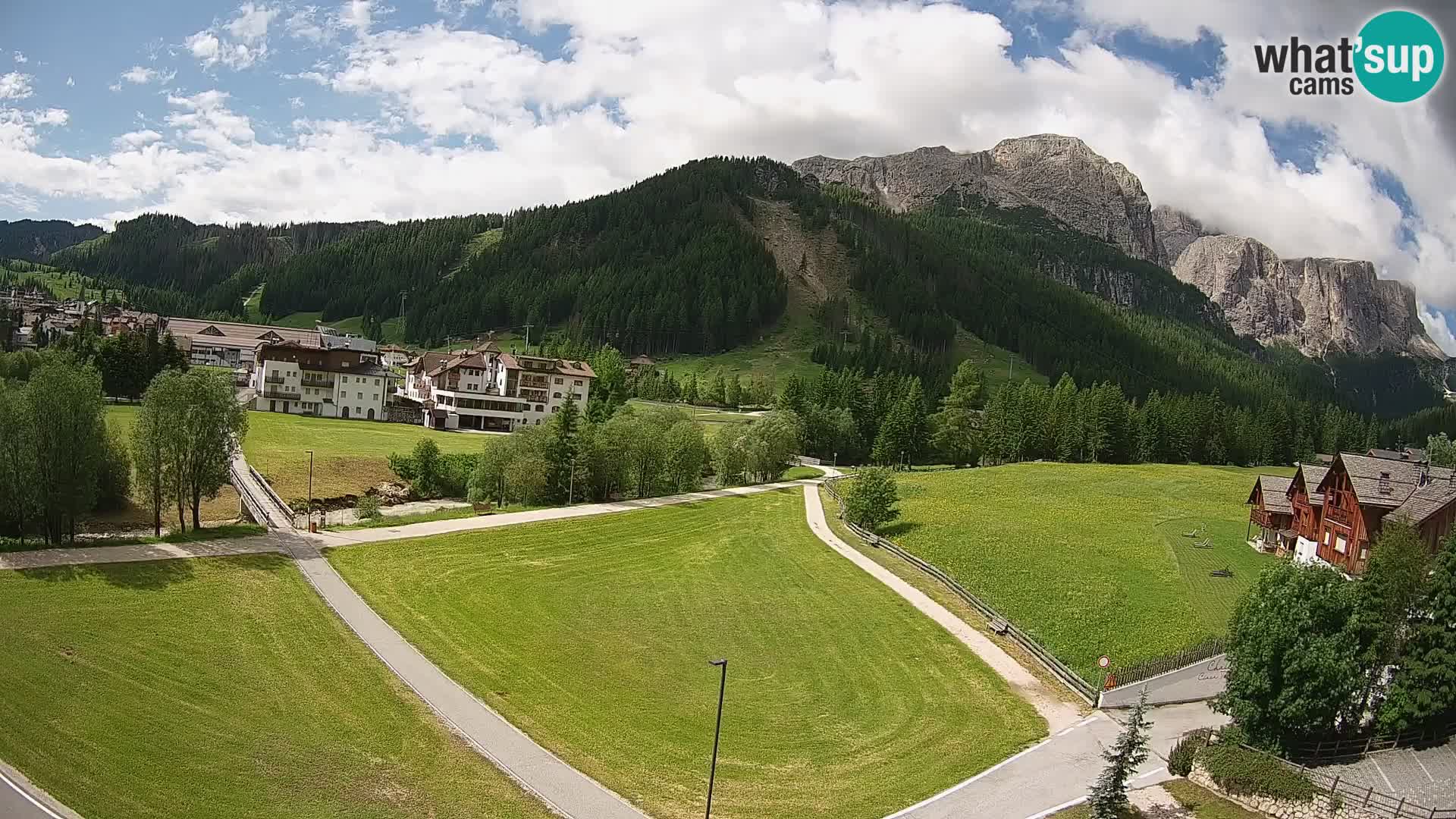 Kamera Corvara: Izjemen pogled na vrhove gorovja Sella v Dolomitih