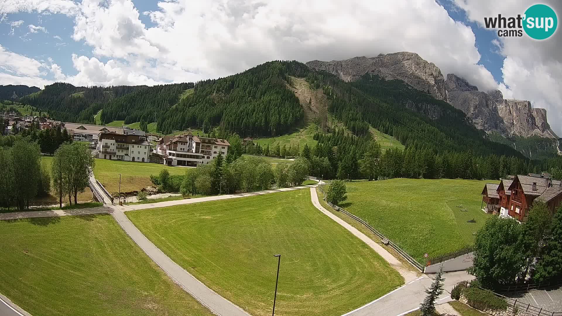 Kamera Corvara: Izjemen pogled na vrhove gorovja Sella v Dolomitih