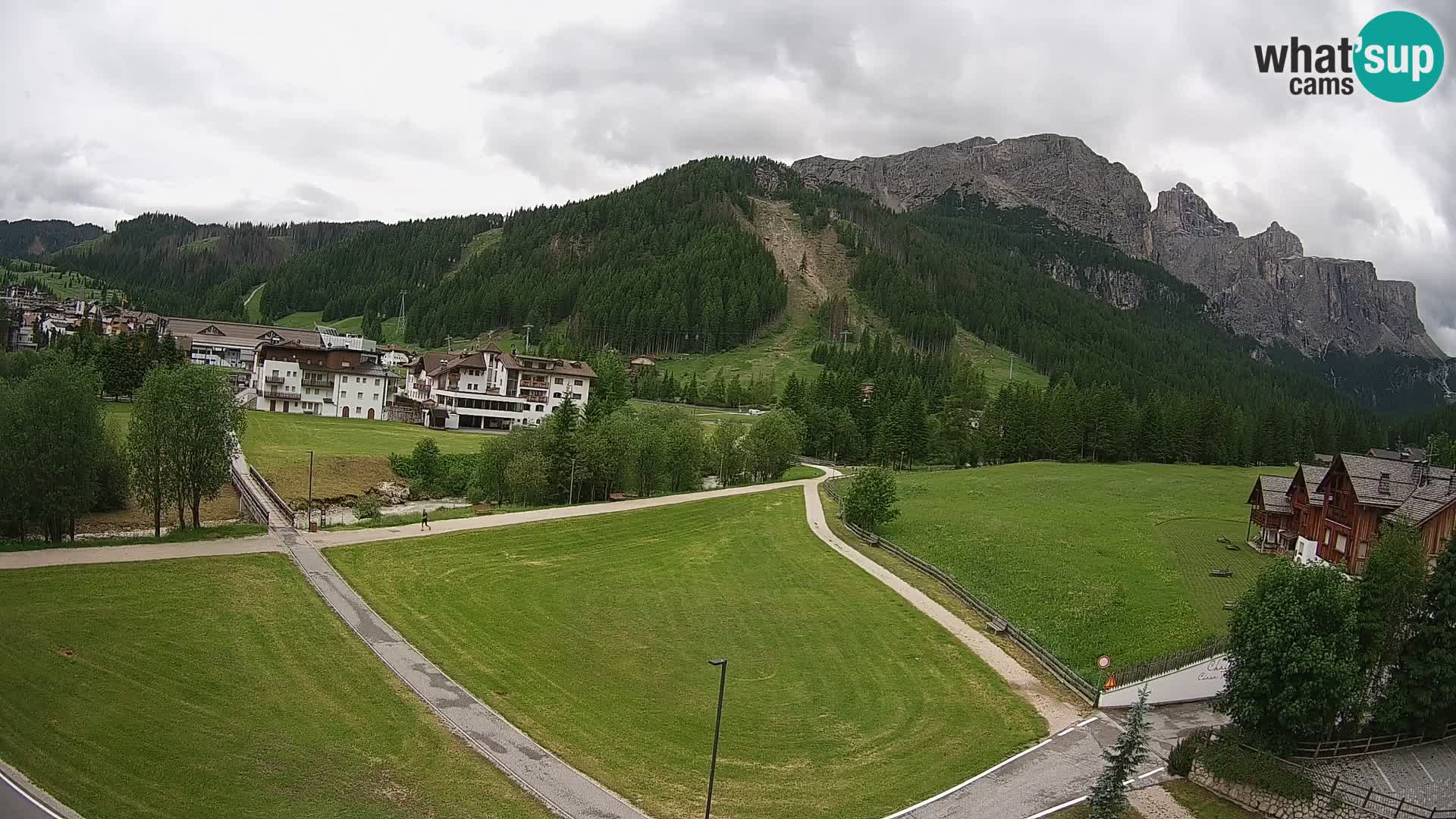 Kamera Corvara: Izjemen pogled na vrhove gorovja Sella v Dolomitih