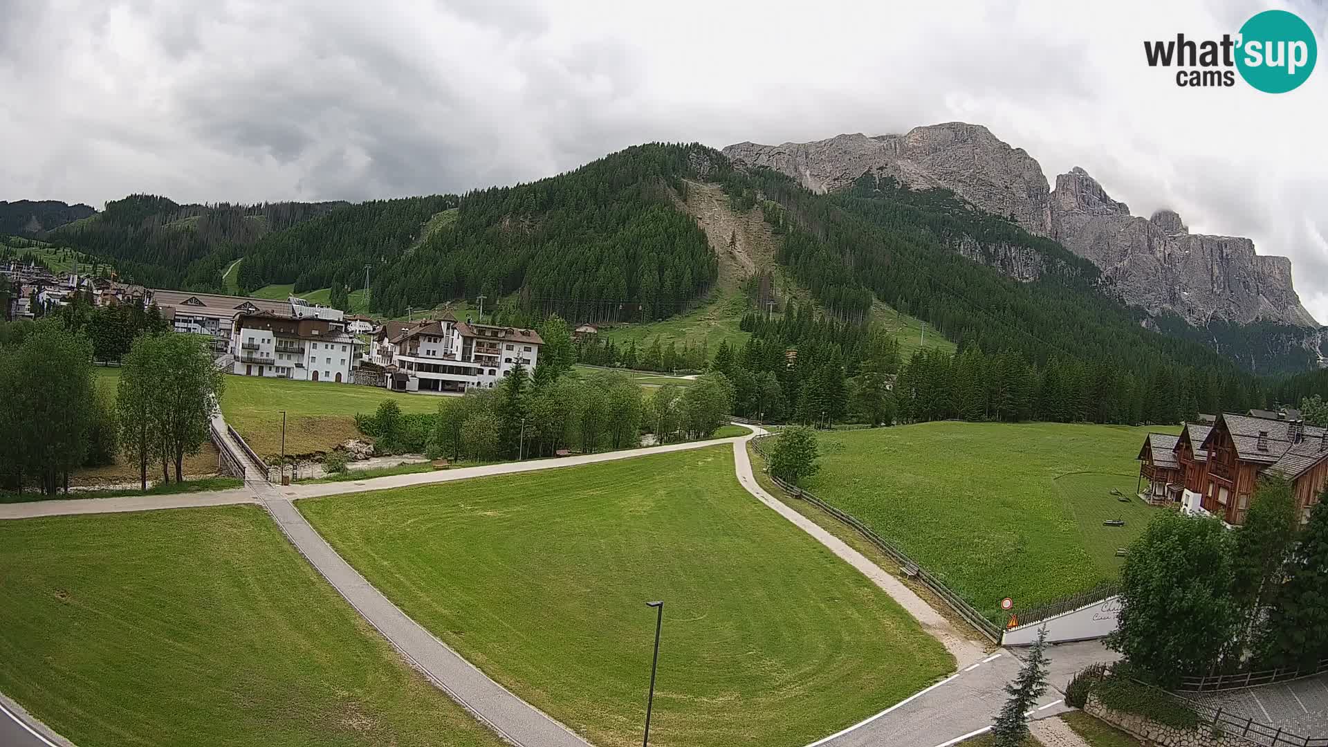 Kamera Corvara: Izjemen pogled na vrhove gorovja Sella v Dolomitih