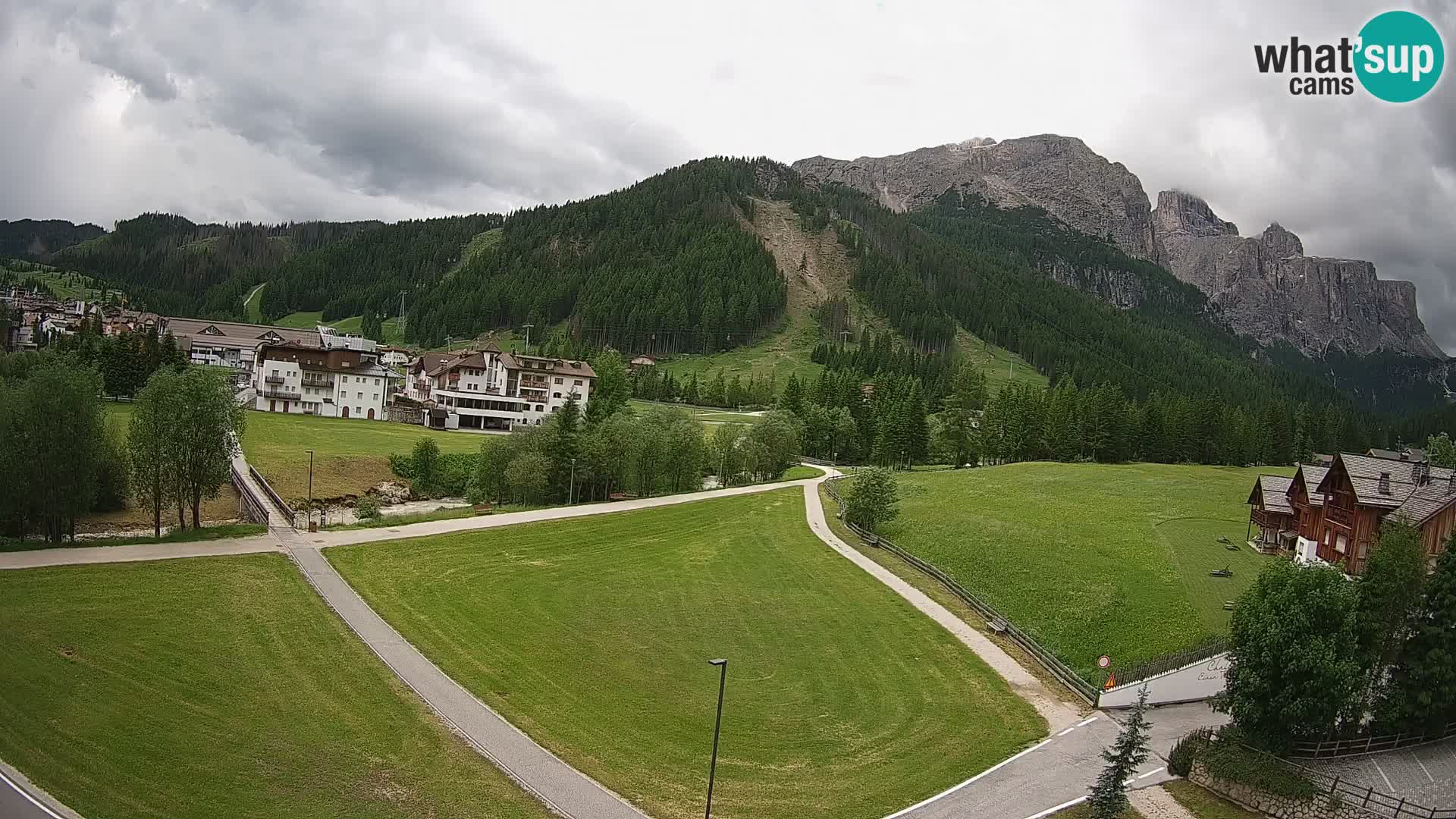 Kamera Corvara: Izjemen pogled na vrhove gorovja Sella v Dolomitih