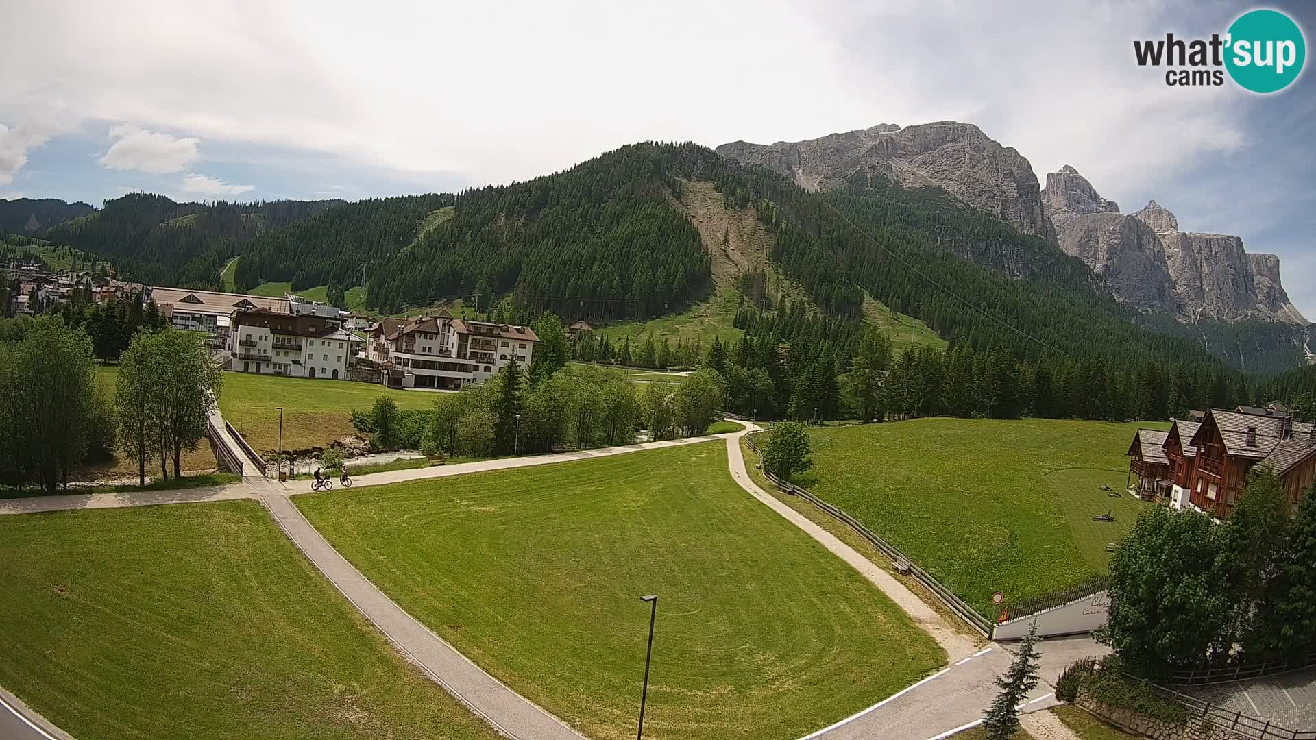 Kamera Corvara: Izjemen pogled na vrhove gorovja Sella v Dolomitih