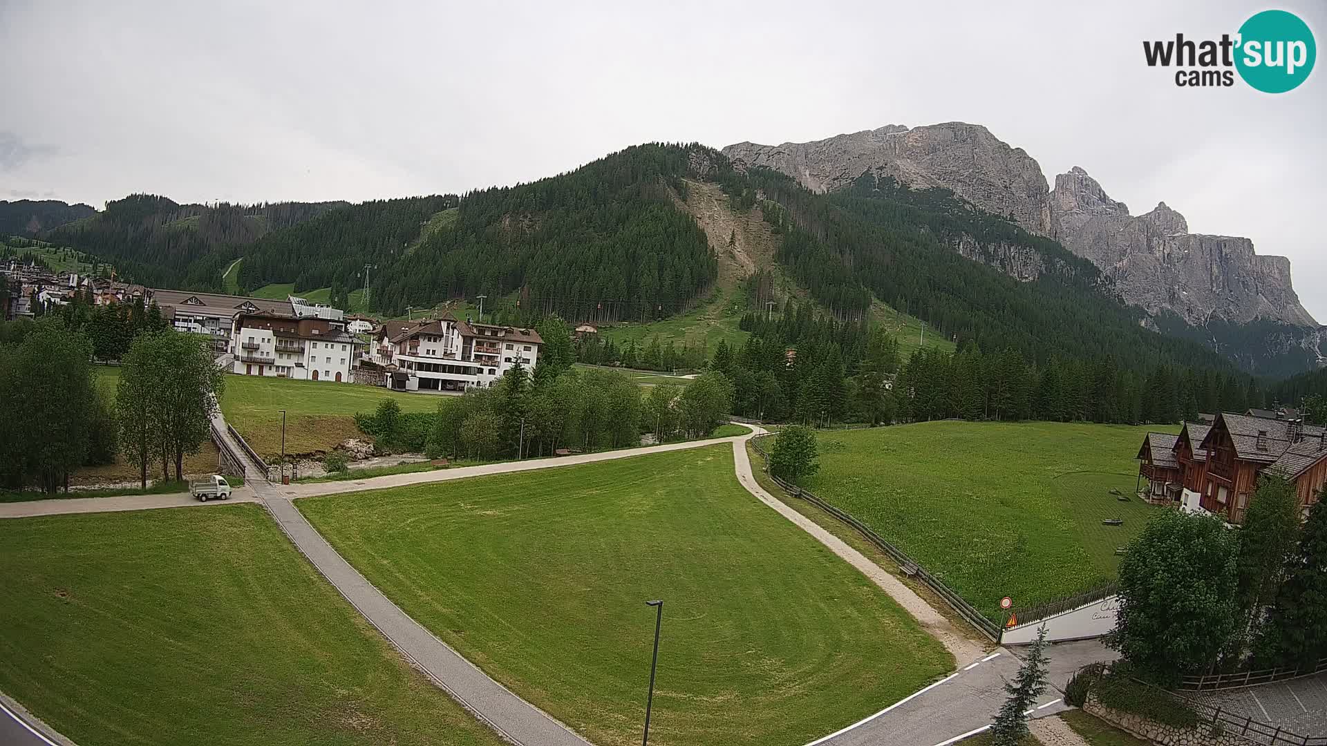 Kamera Corvara: Izjemen pogled na vrhove gorovja Sella v Dolomitih