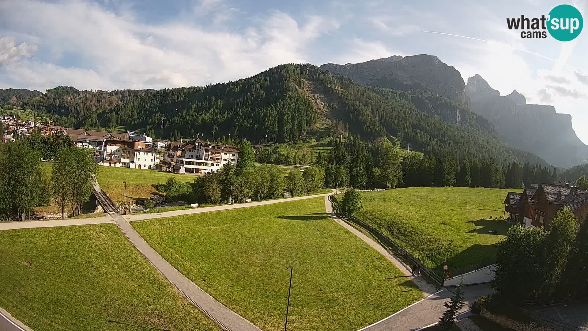 Kamera Corvara: Izjemen pogled na vrhove gorovja Sella v Dolomitih