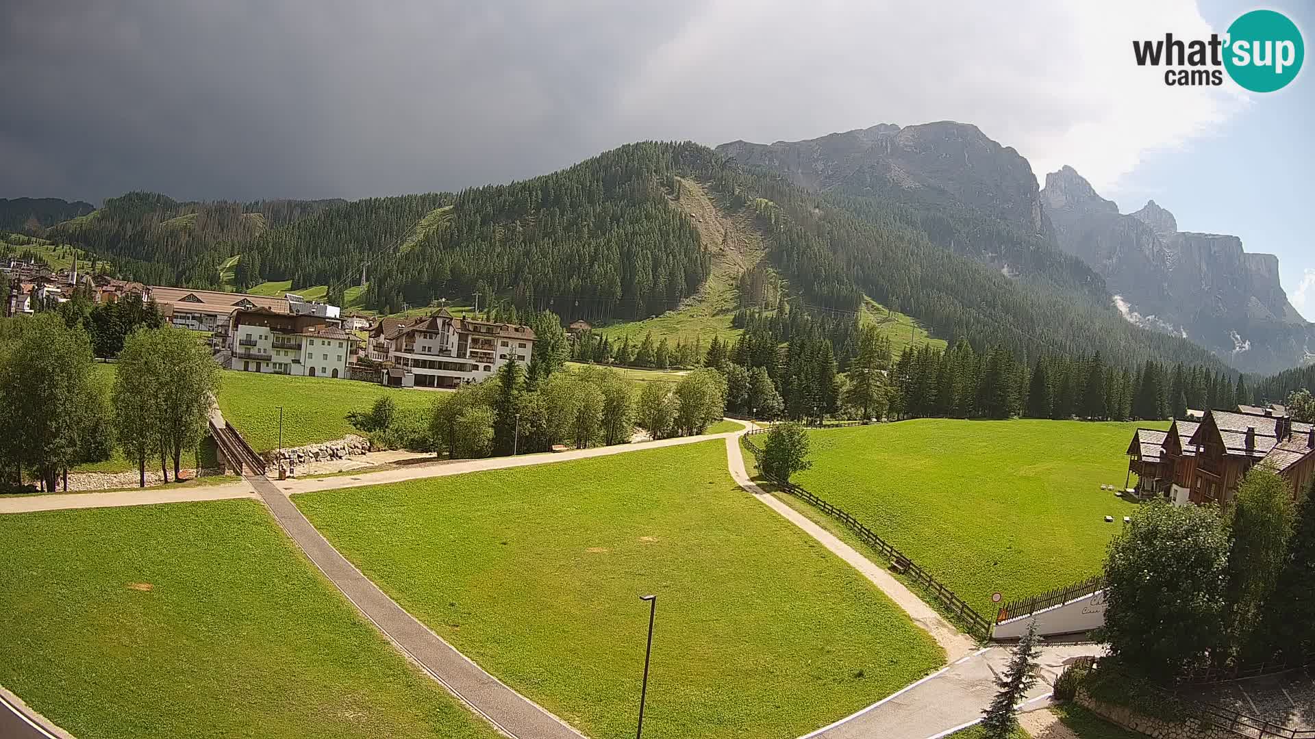 Kamera Corvara: Izjemen pogled na vrhove gorovja Sella v Dolomitih