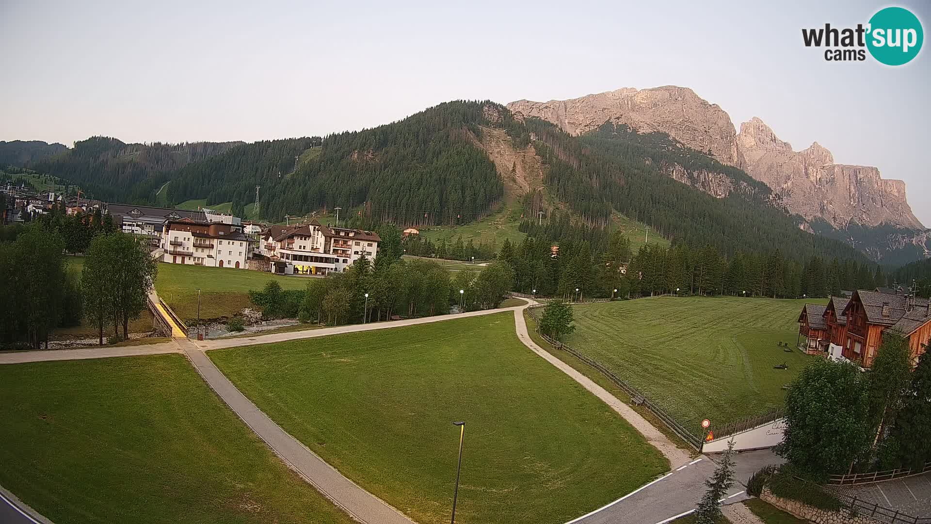 Kamera Corvara: Izjemen pogled na vrhove gorovja Sella v Dolomitih