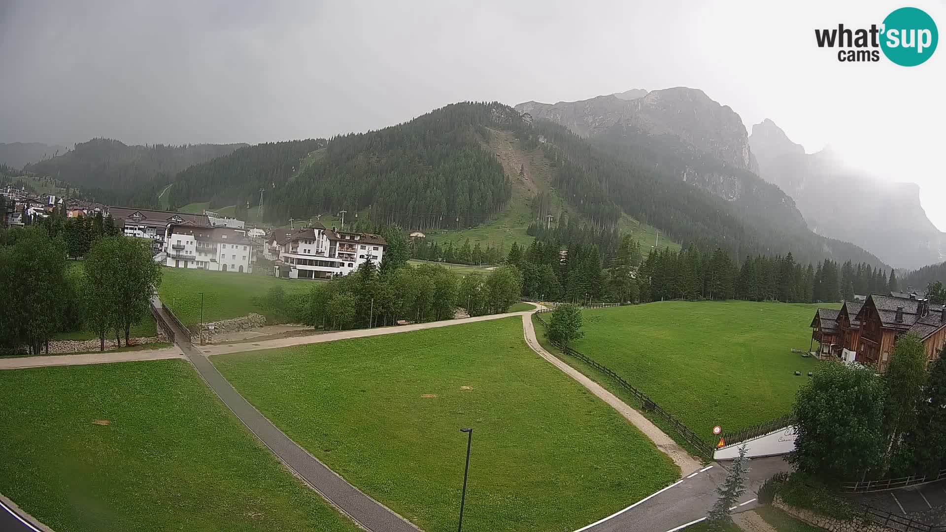 Kamera Corvara: Izjemen pogled na vrhove gorovja Sella v Dolomitih