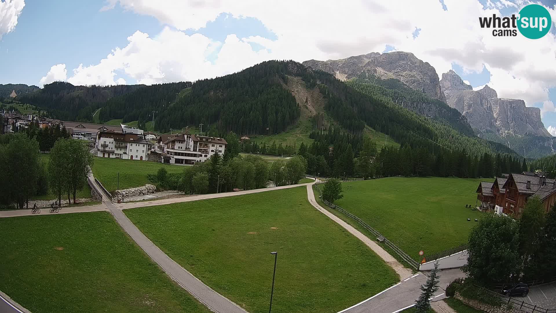 Kamera Corvara: Izjemen pogled na vrhove gorovja Sella v Dolomitih