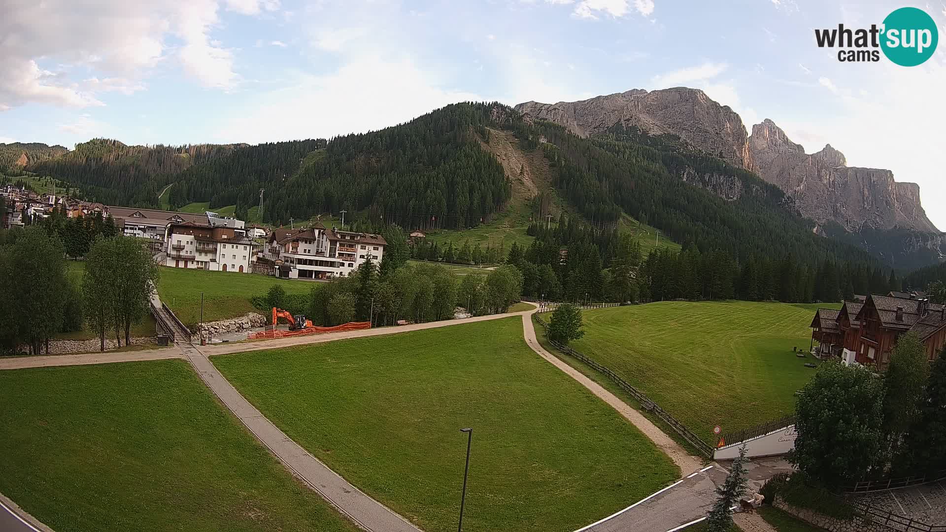 Kamera Corvara: Izjemen pogled na vrhove gorovja Sella v Dolomitih