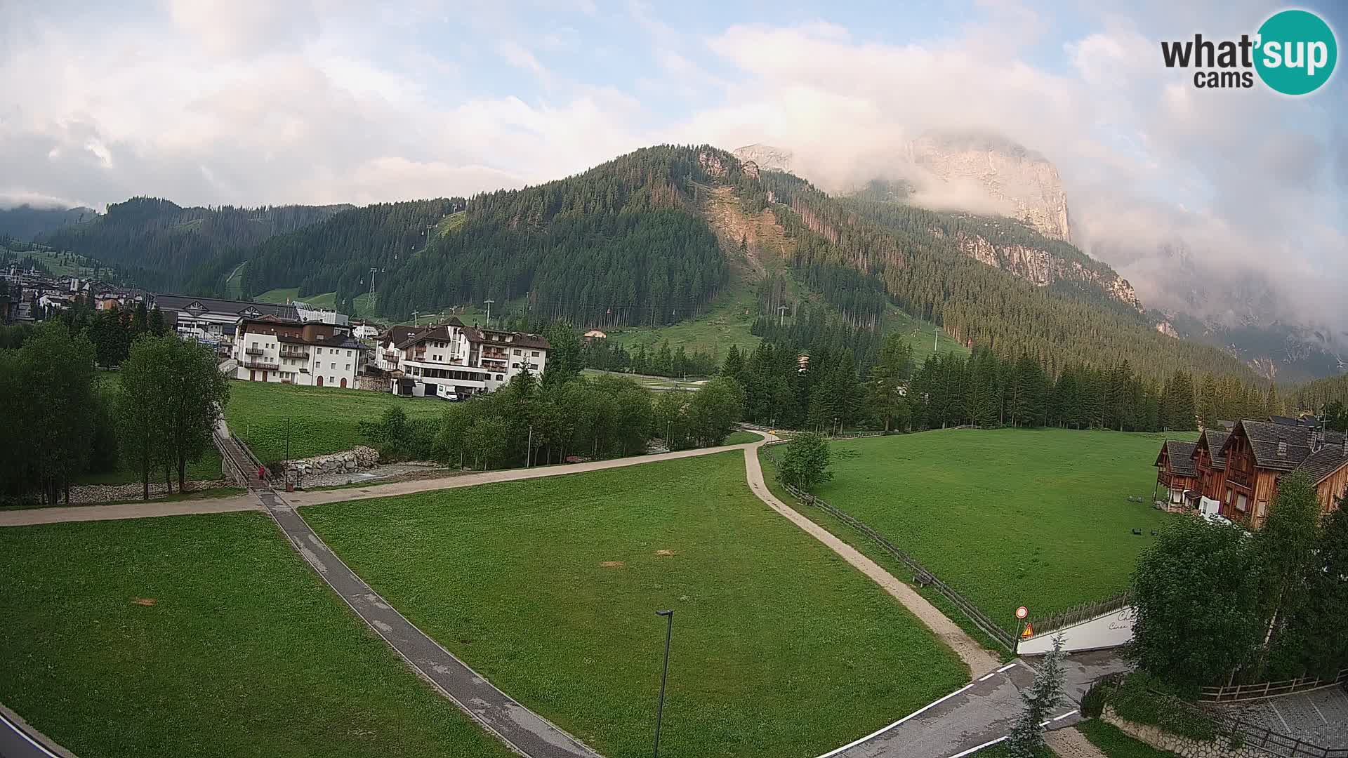 Live cam Corvara | Vues spectaculaires sur le groupe Sella