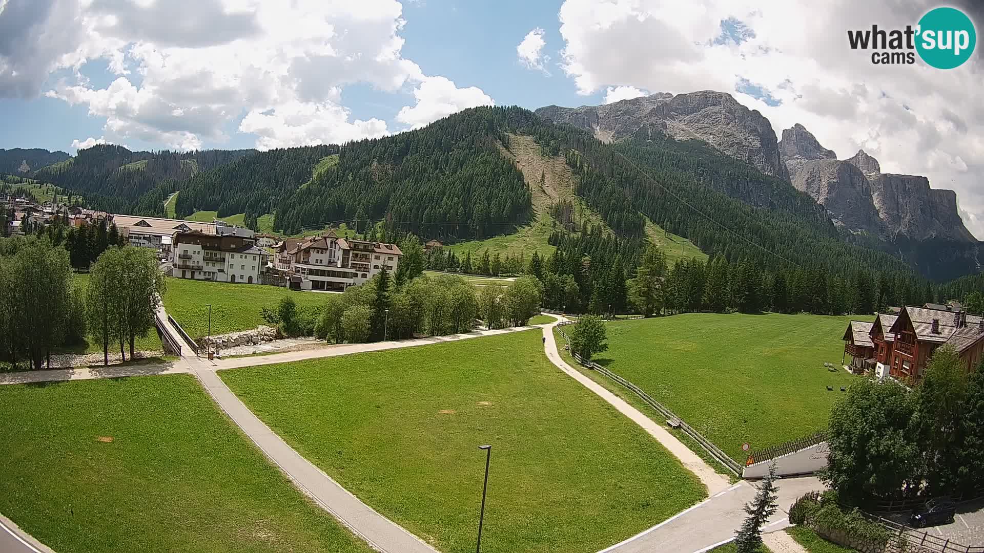 Kamera Corvara: Izjemen pogled na vrhove gorovja Sella v Dolomitih