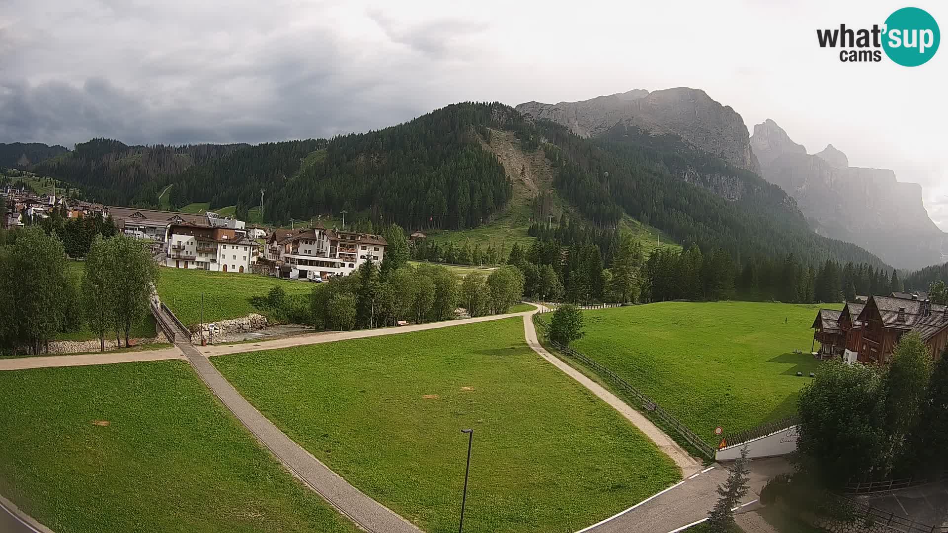 Kamera Corvara: Izjemen pogled na vrhove gorovja Sella v Dolomitih