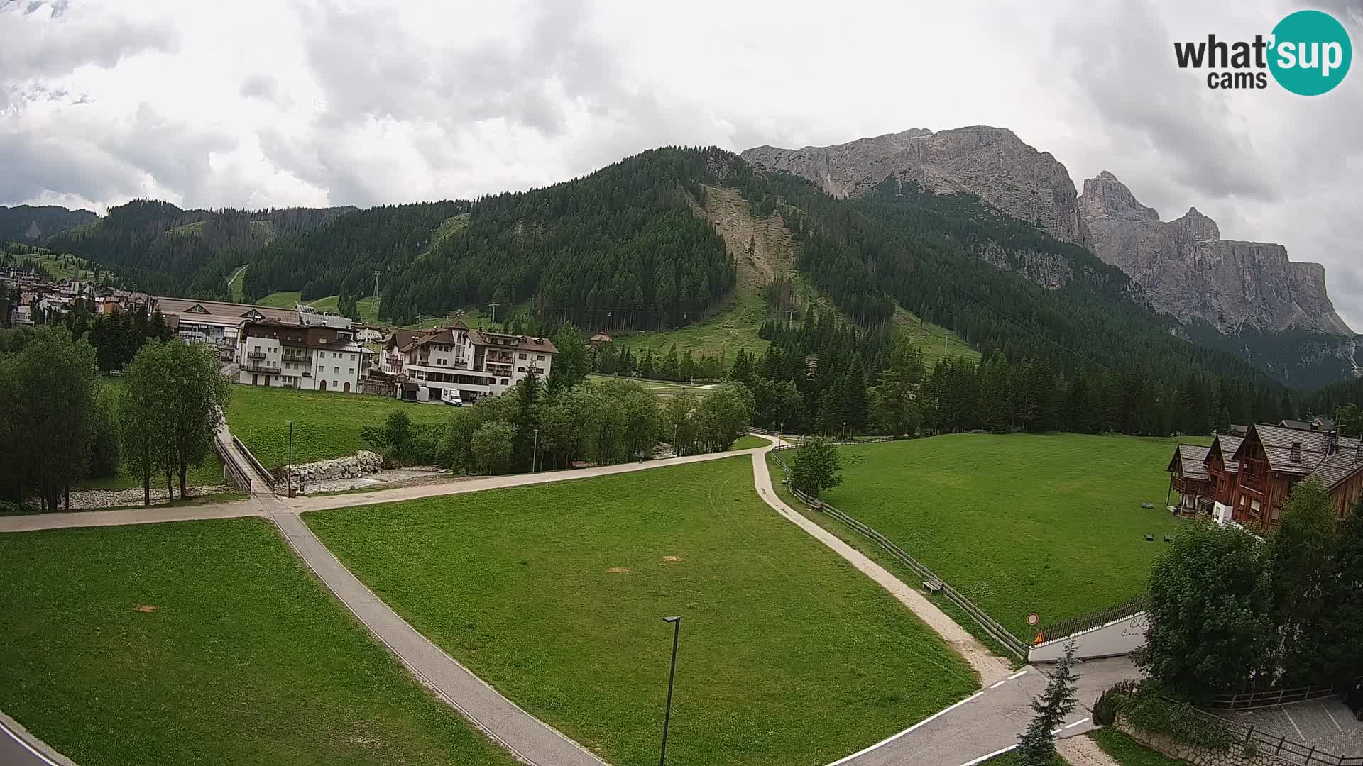 Kamera Corvara: Izjemen pogled na vrhove gorovja Sella v Dolomitih