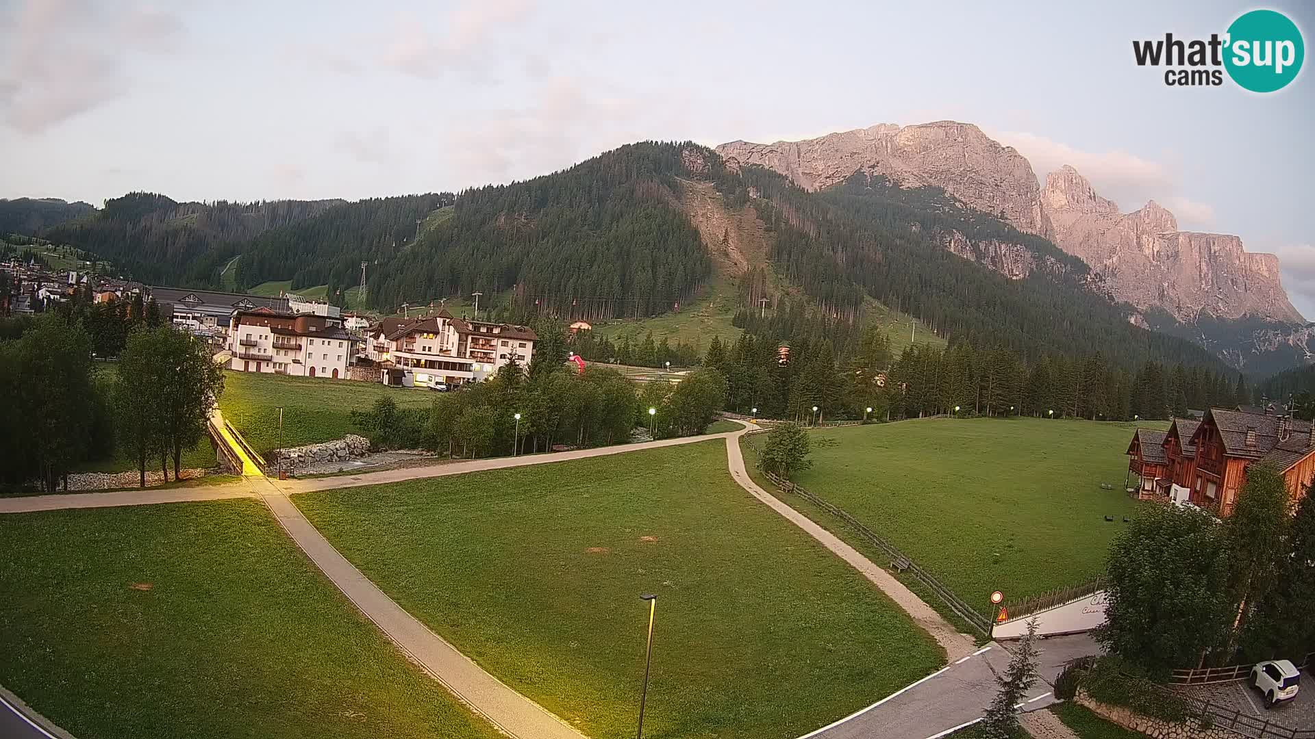 Kamera Corvara: Izjemen pogled na vrhove gorovja Sella v Dolomitih