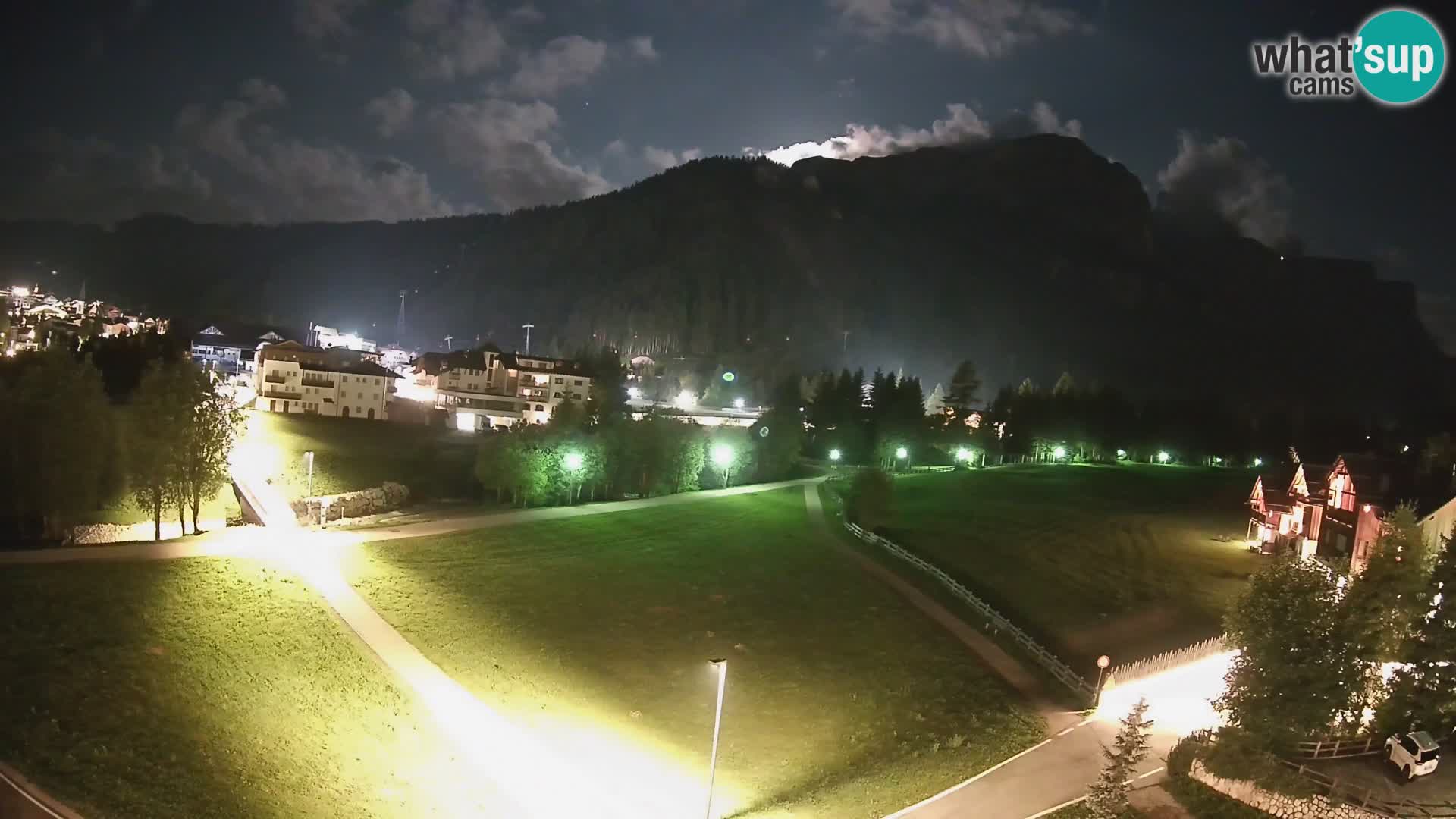 Kamera Corvara: Izjemen pogled na vrhove gorovja Sella v Dolomitih