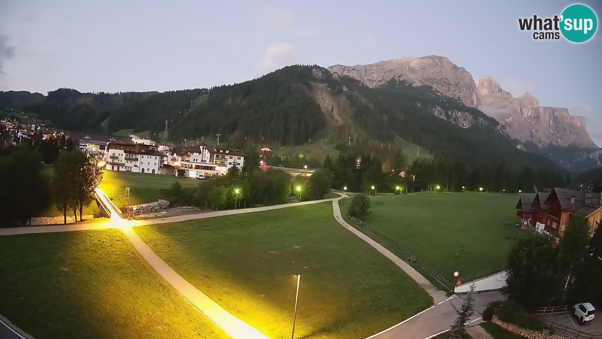 Kamera Corvara: Izjemen pogled na vrhove gorovja Sella v Dolomitih