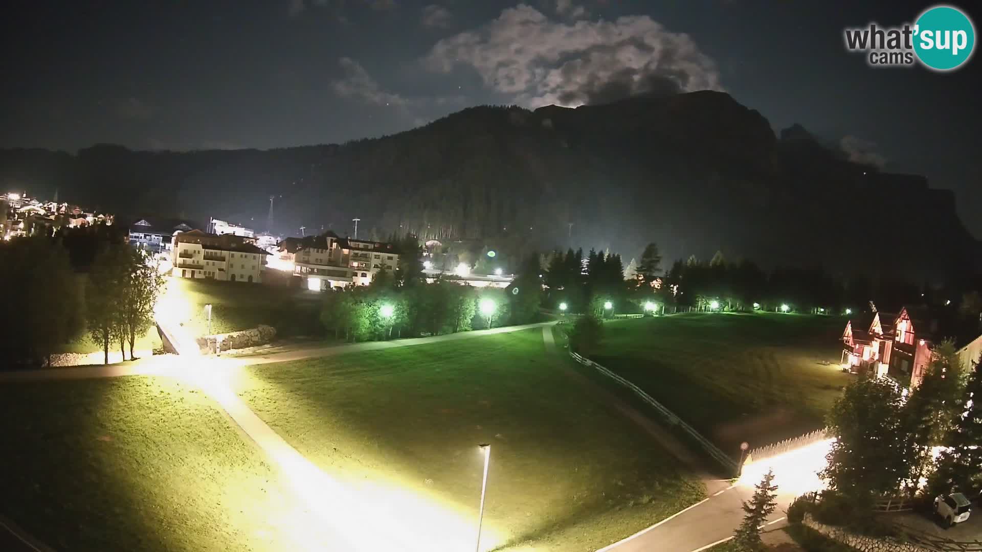 Kamera Corvara: Izjemen pogled na vrhove gorovja Sella v Dolomitih