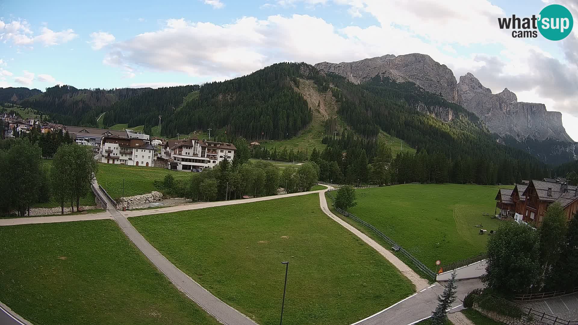 Kamera Corvara: Izjemen pogled na vrhove gorovja Sella v Dolomitih