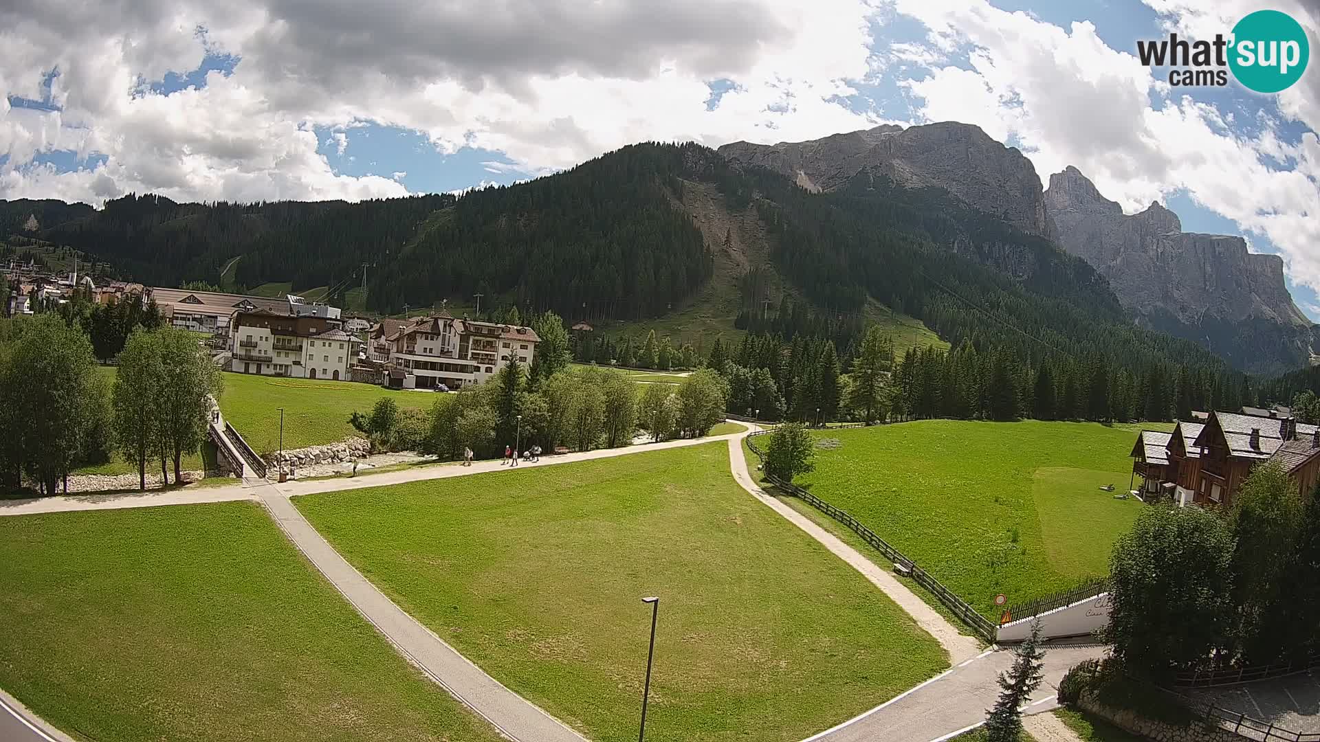 Kamera Corvara: Izjemen pogled na vrhove gorovja Sella v Dolomitih