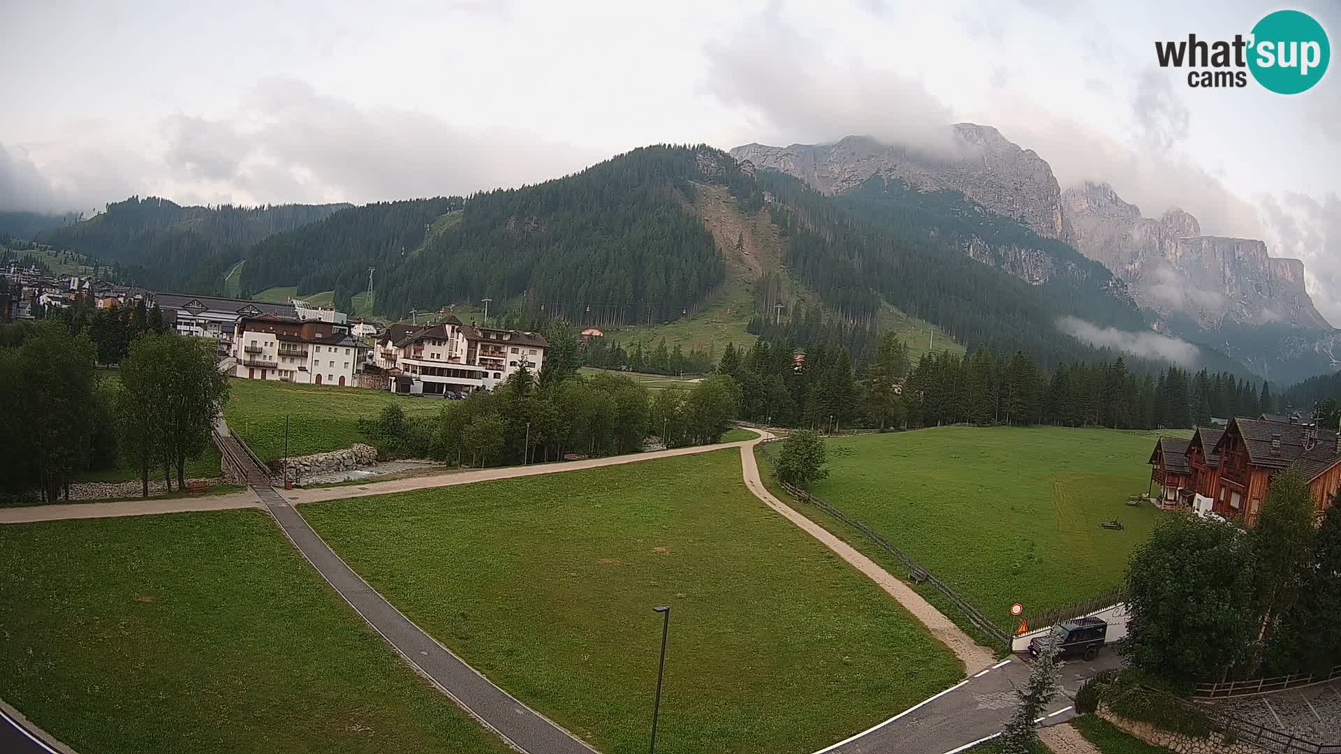 Kamera Corvara: Izjemen pogled na vrhove gorovja Sella v Dolomitih