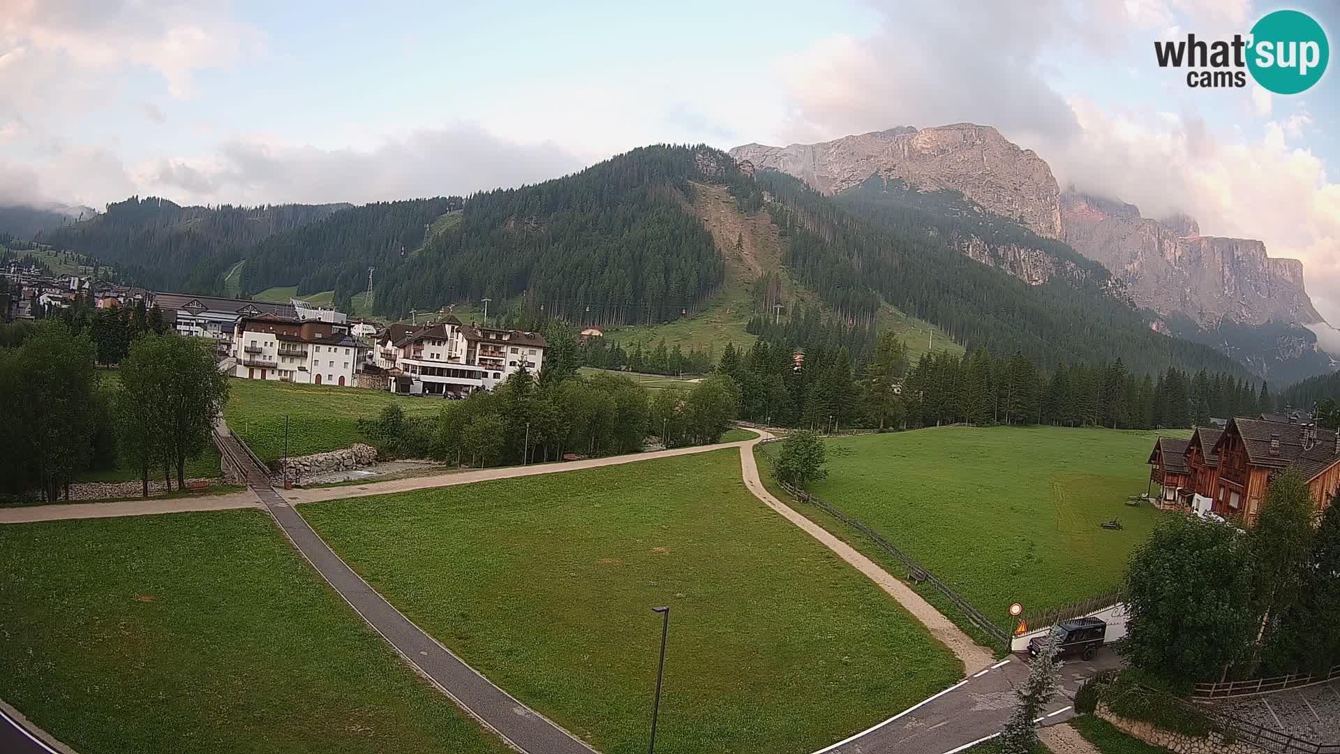Kamera Corvara: Izjemen pogled na vrhove gorovja Sella v Dolomitih
