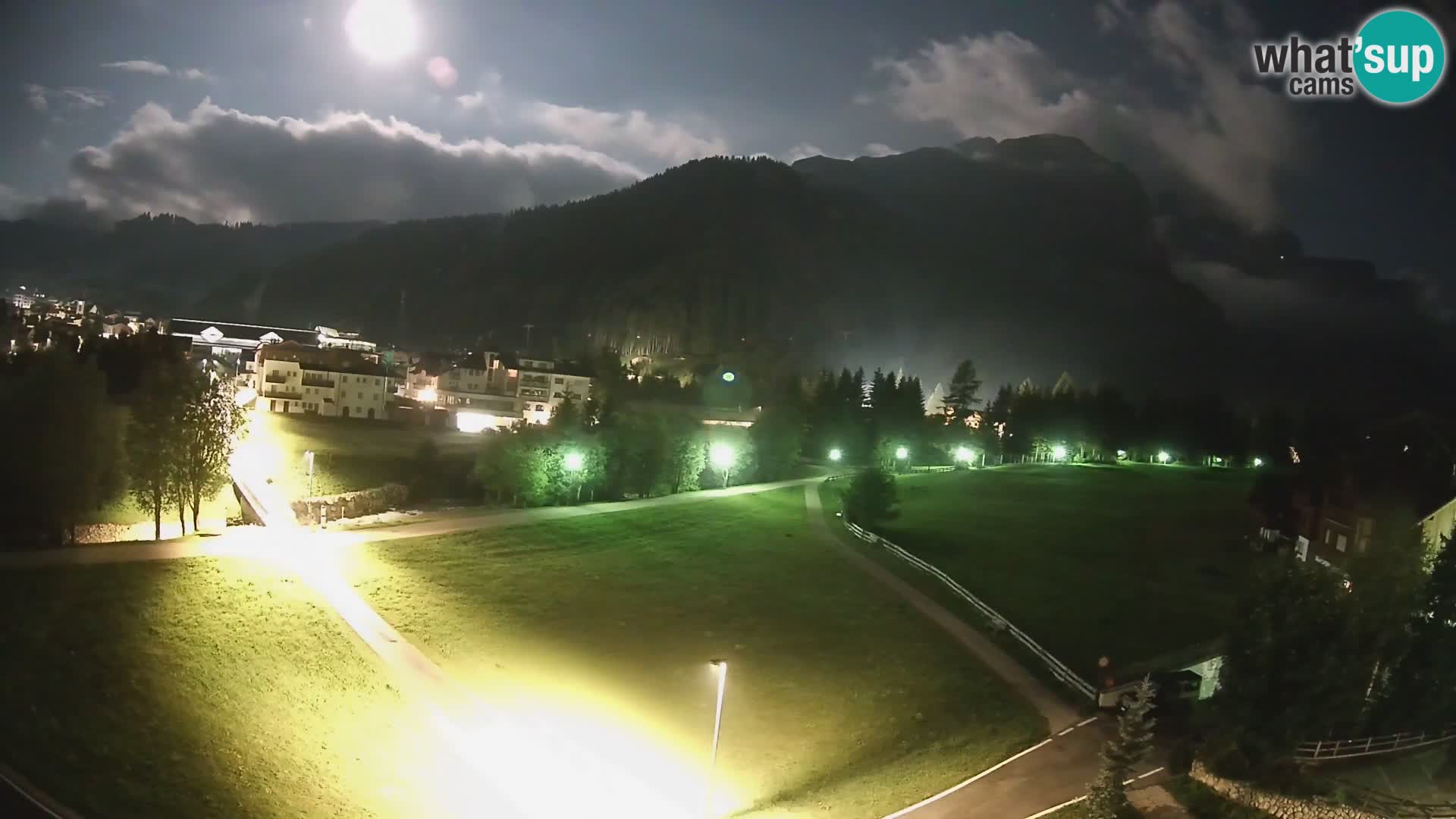 Kamera Corvara: Izjemen pogled na vrhove gorovja Sella v Dolomitih