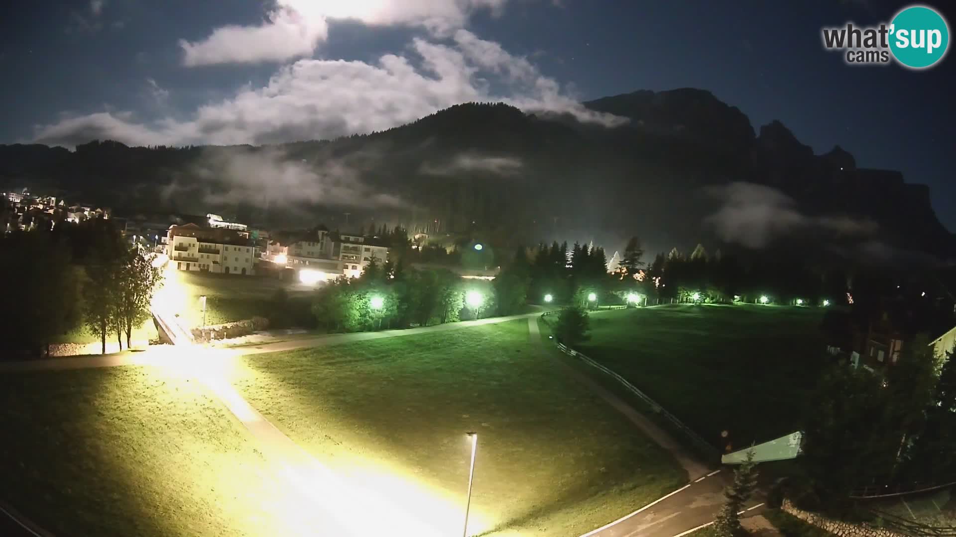 Kamera Corvara: Izjemen pogled na vrhove gorovja Sella v Dolomitih