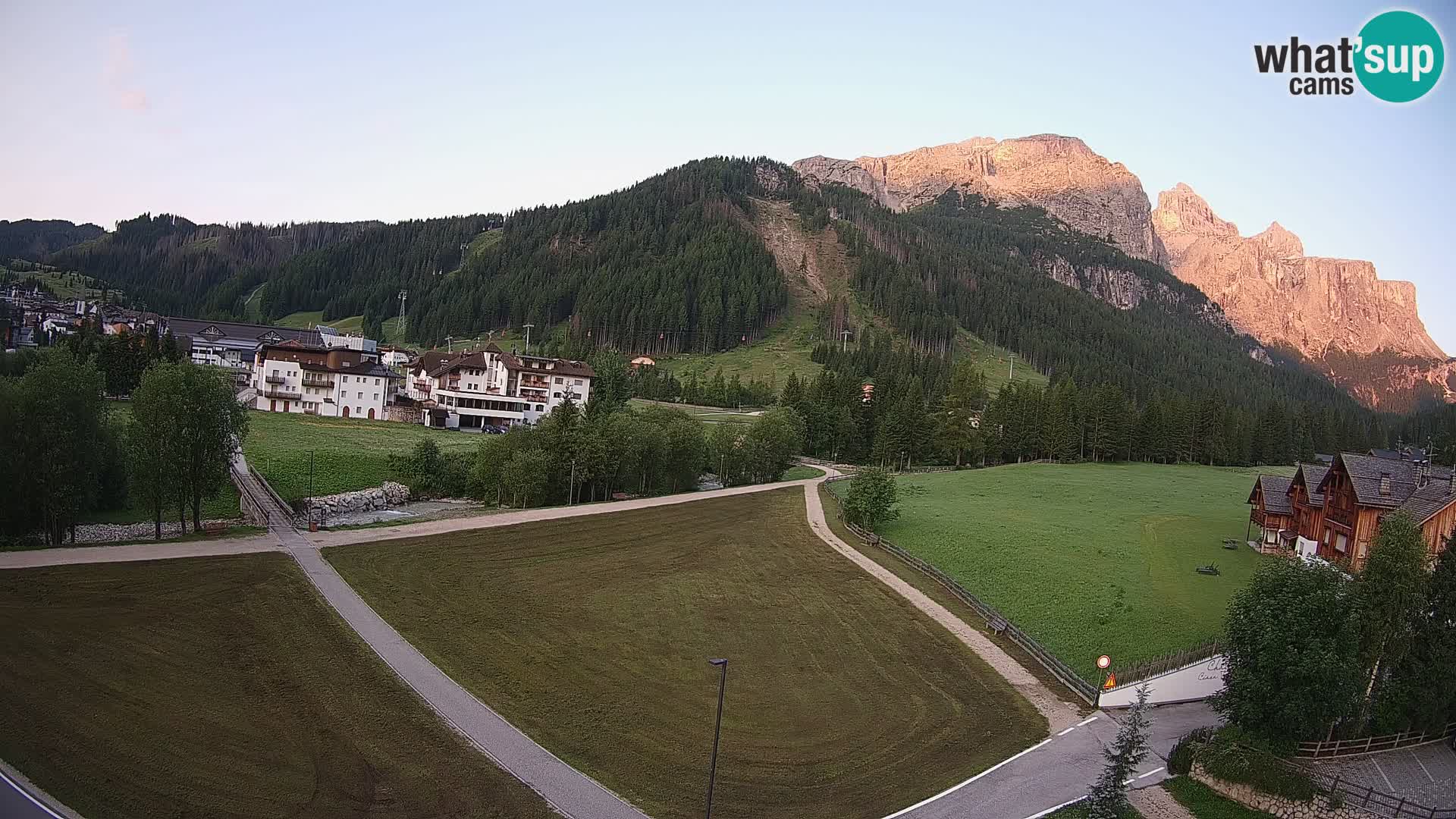 Kamera Corvara: Izjemen pogled na vrhove gorovja Sella v Dolomitih
