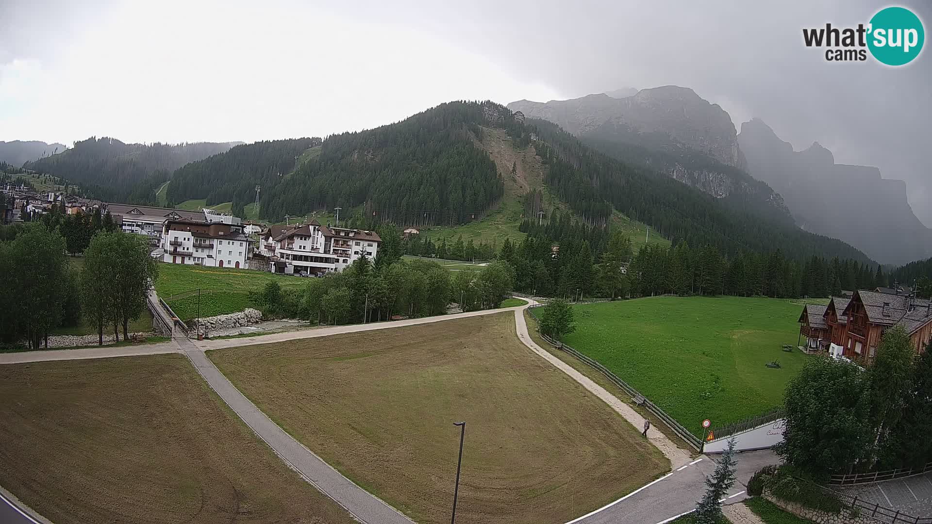 Kamera Corvara: Izjemen pogled na vrhove gorovja Sella v Dolomitih