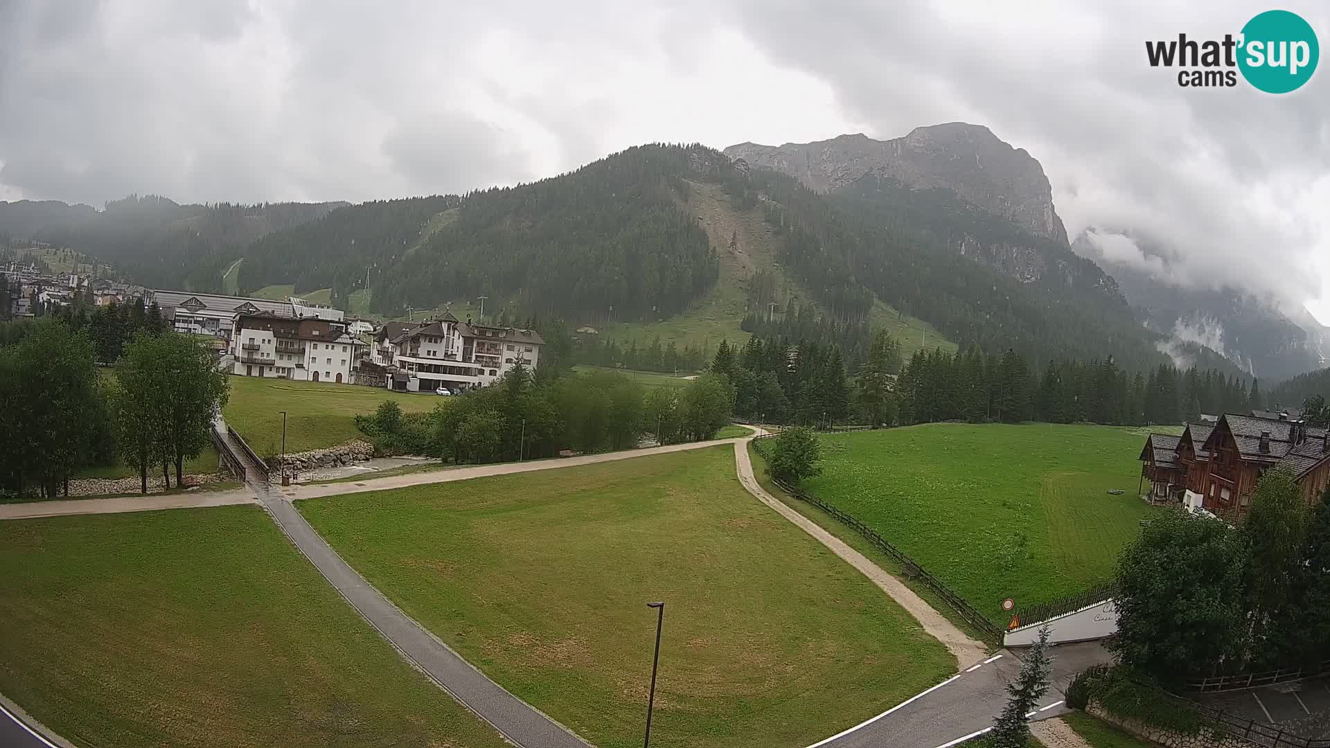 Kamera Corvara: Izjemen pogled na vrhove gorovja Sella v Dolomitih