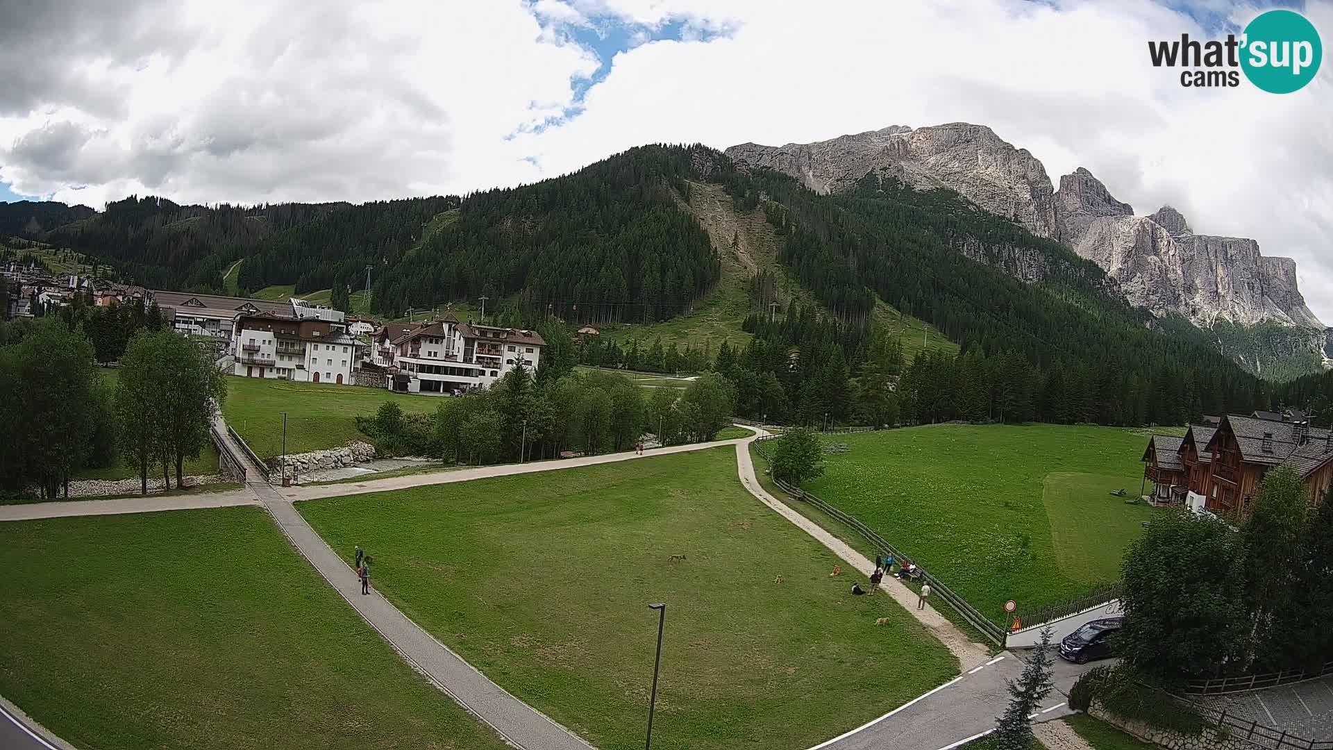 Kamera Corvara: Izjemen pogled na vrhove gorovja Sella v Dolomitih
